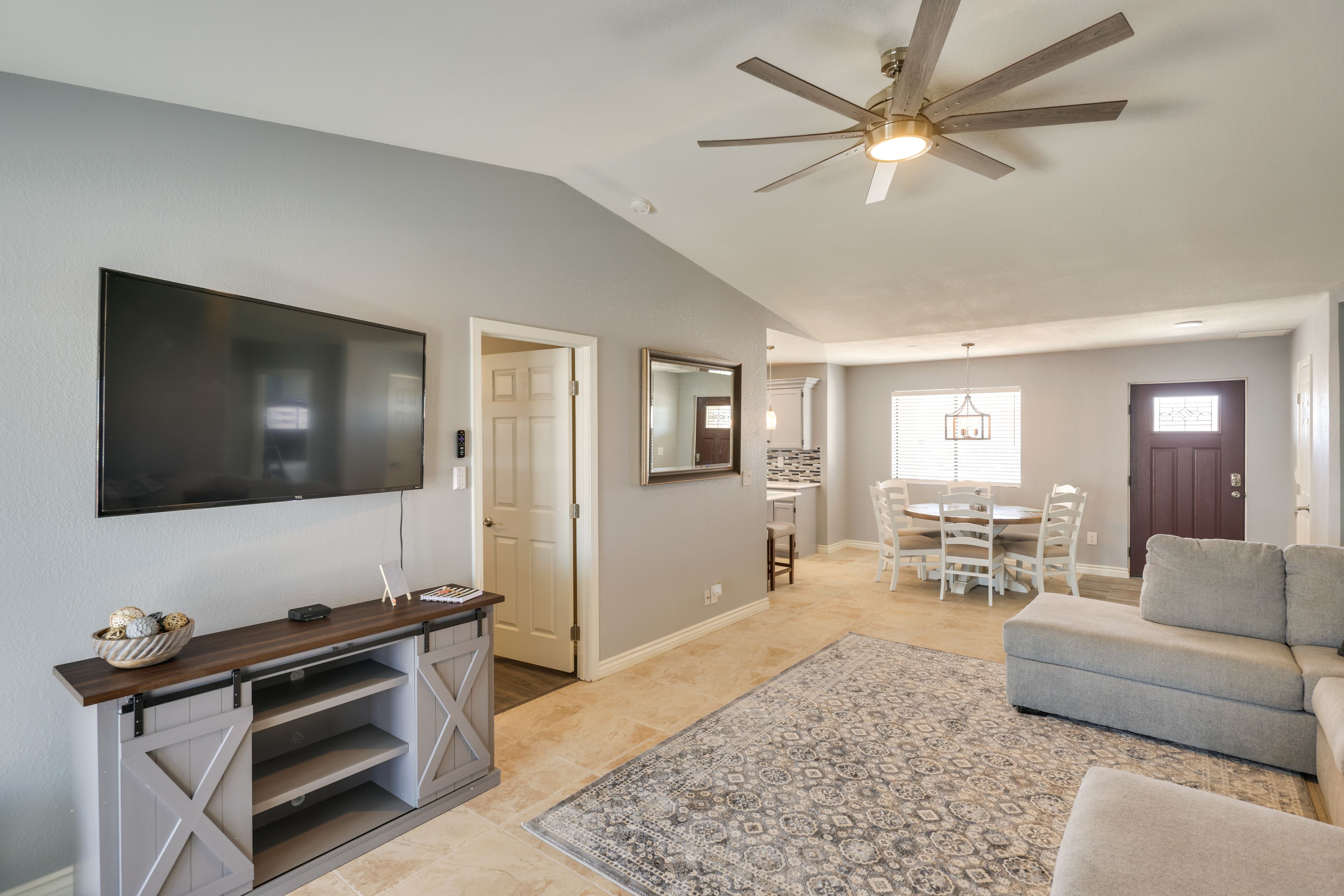 Living Room | Access to Exterior Space