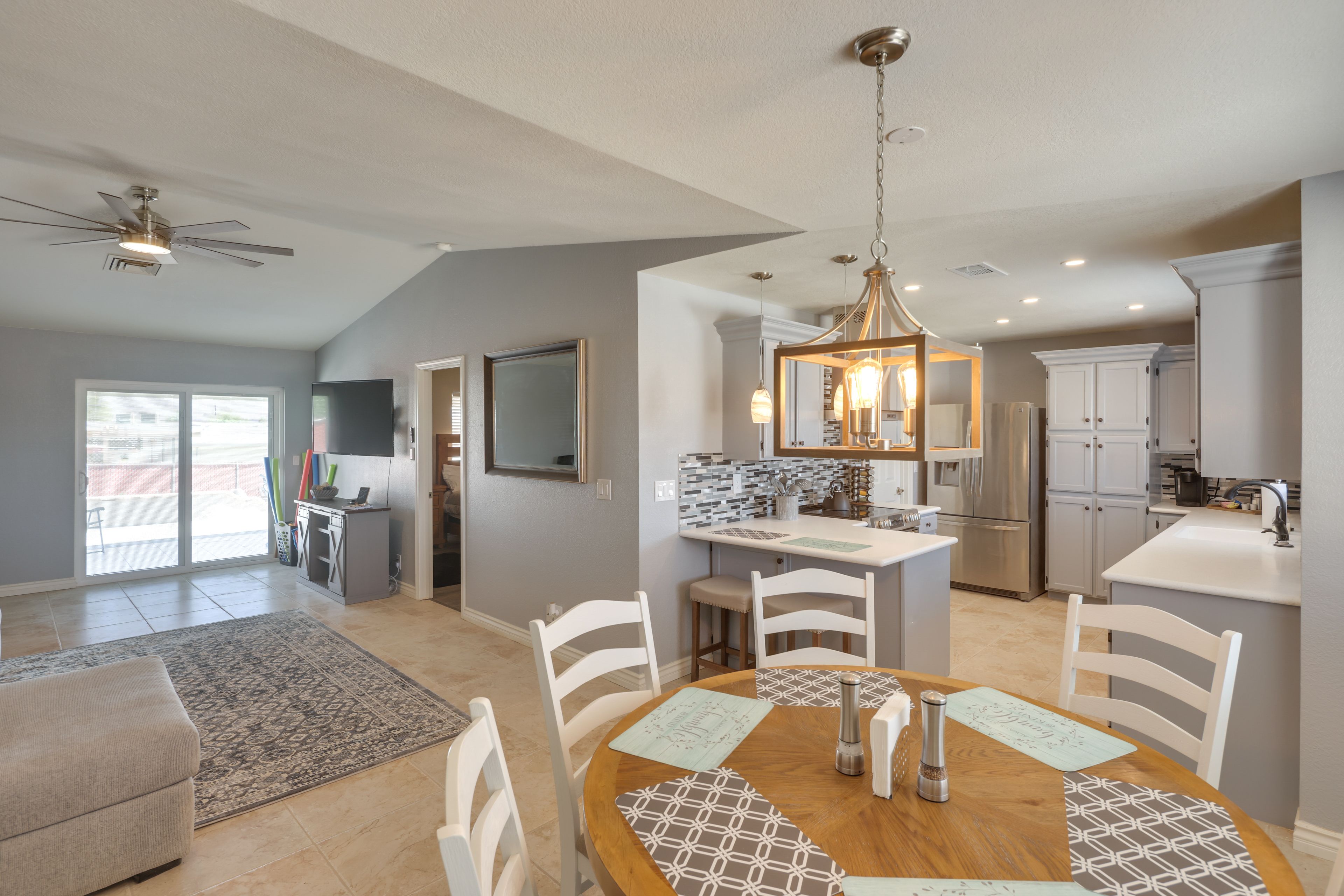 Dining Area | Dishware/Flatware Provided