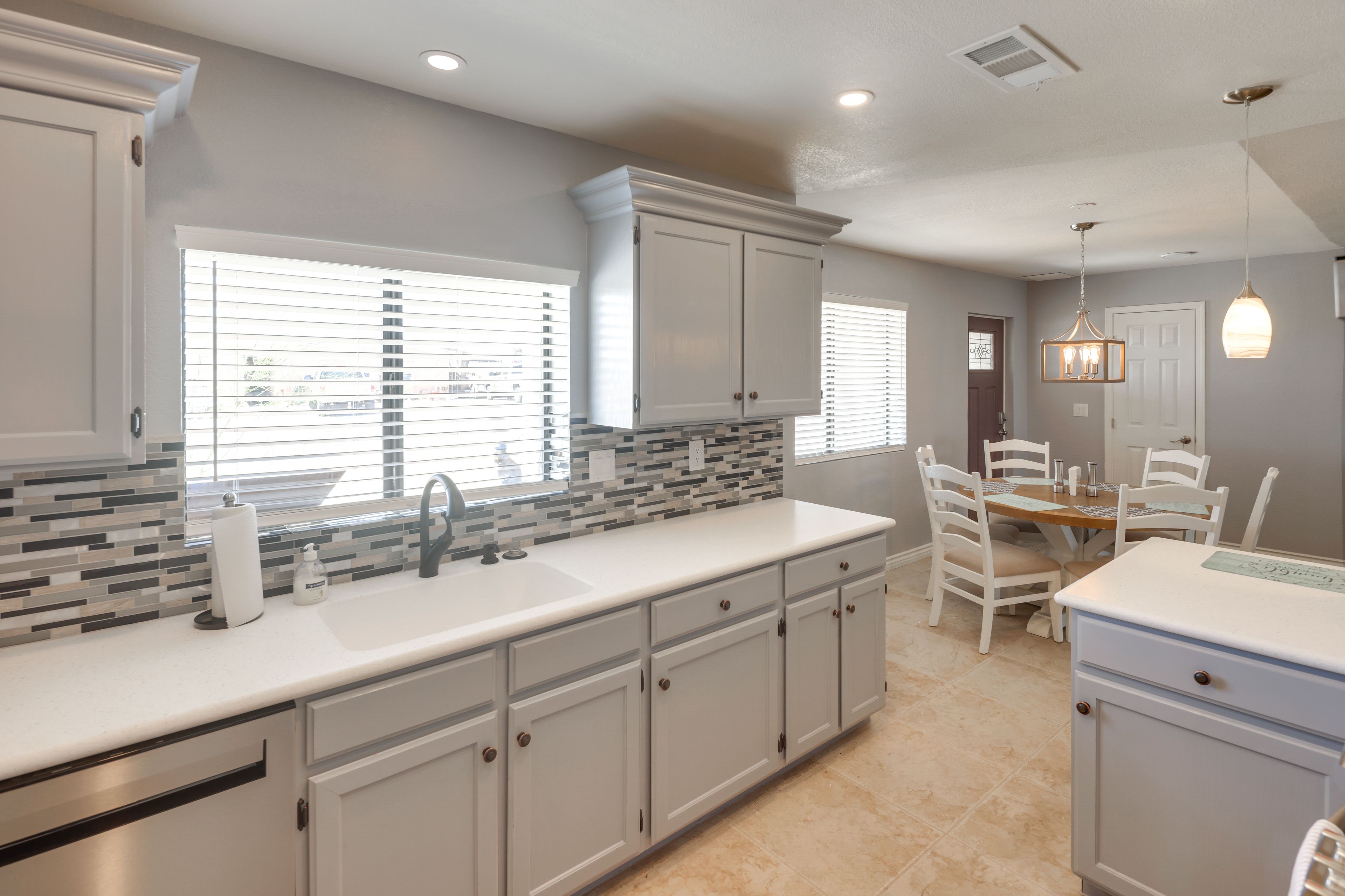 Kitchen | Trash Bags/Paper Towels Provided