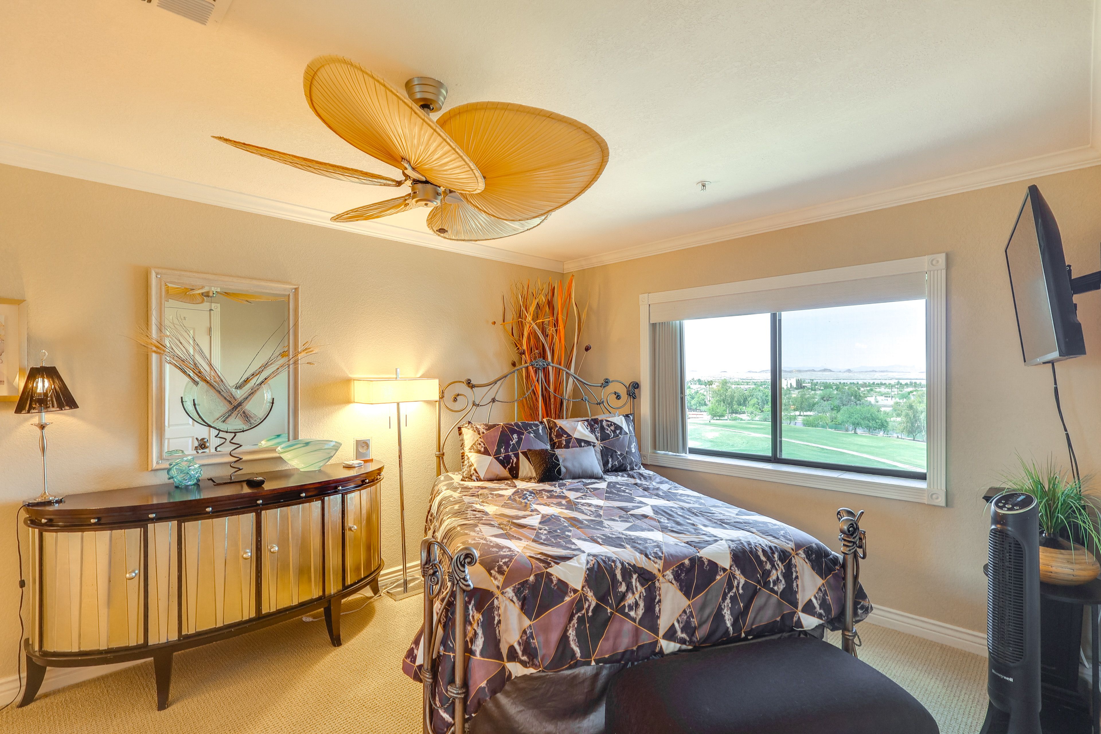 Bedroom 1 | Queen Bed | En-Suite Bathroom