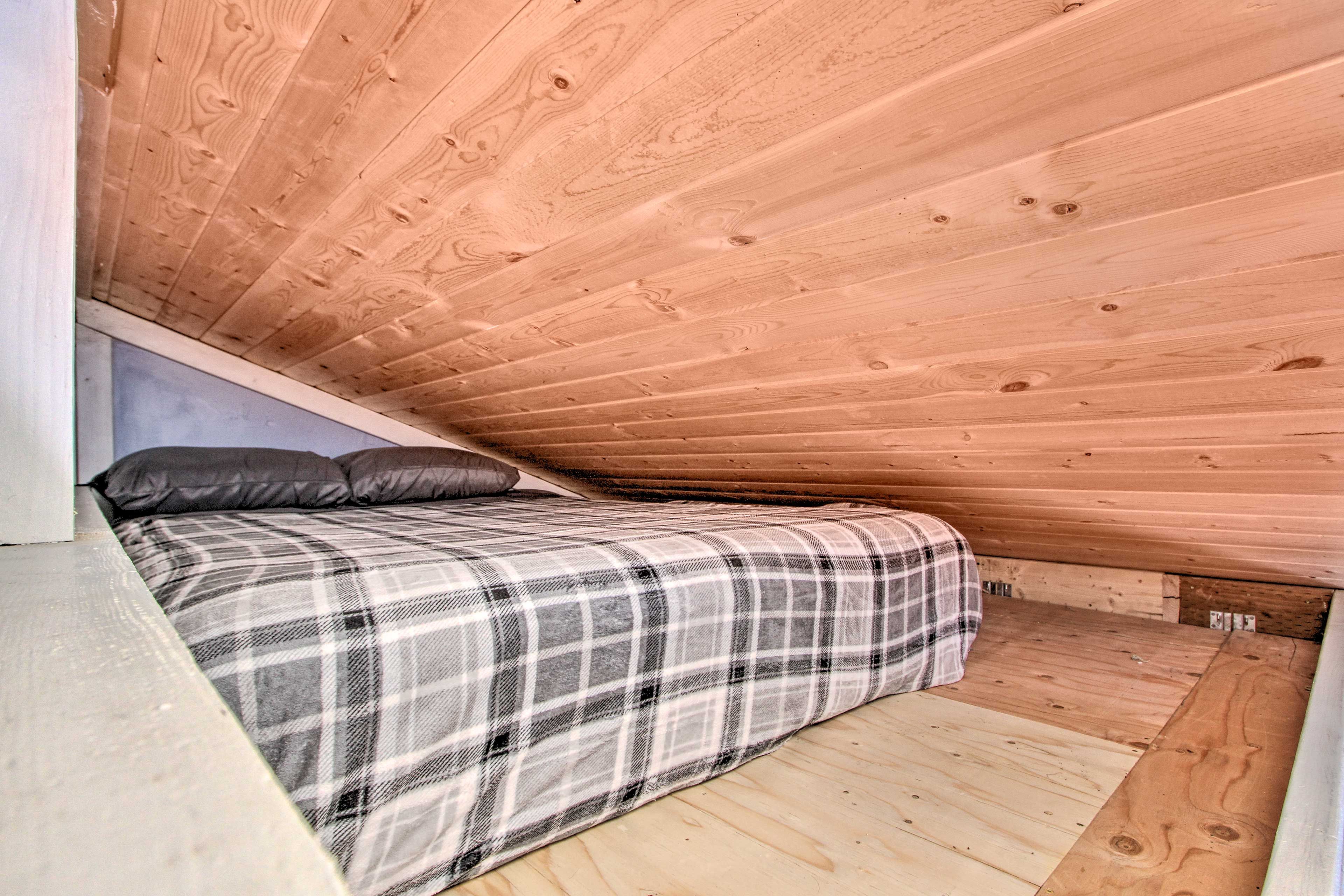 Loft | Full Bed