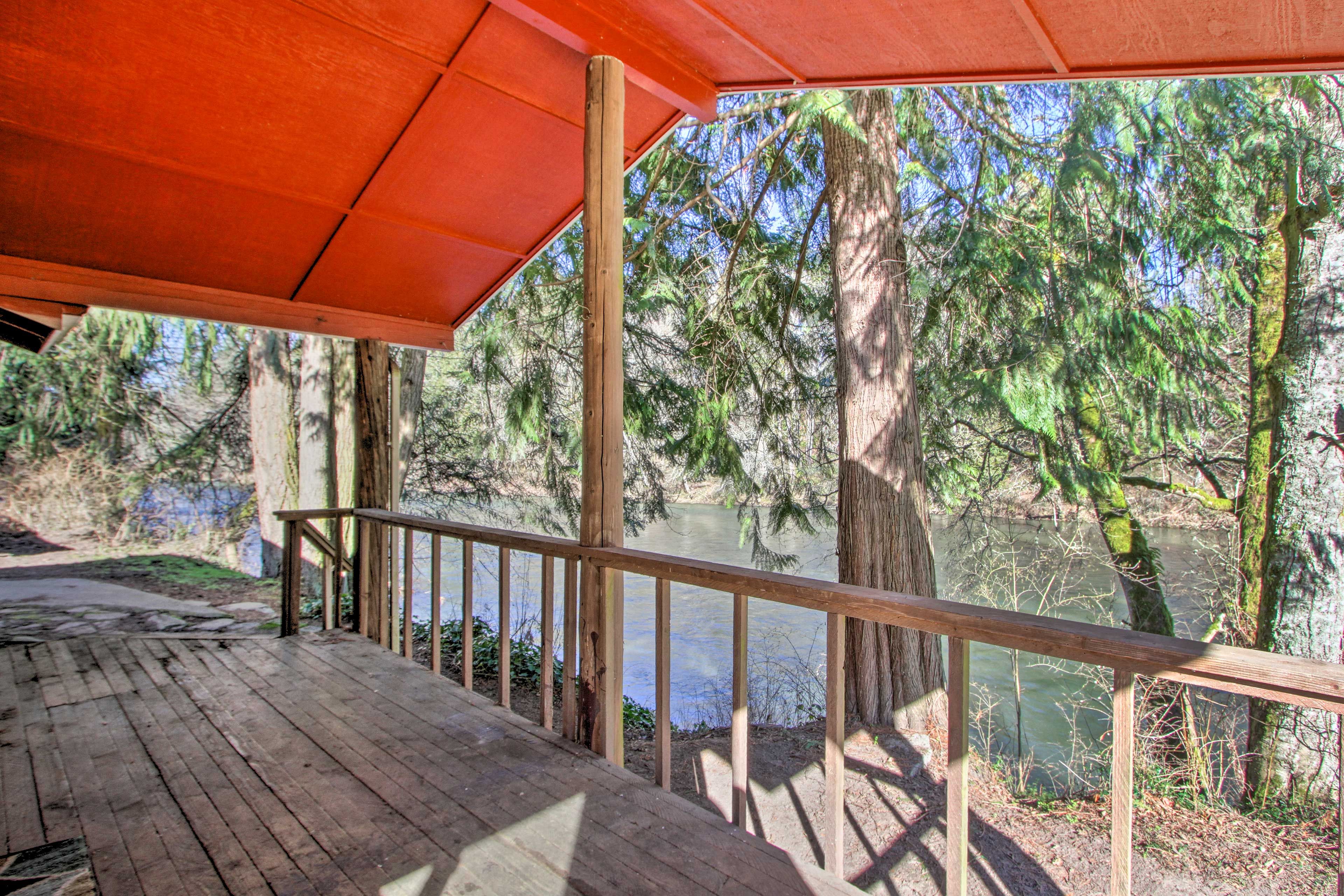 Covered Porch | Nisqually River Views