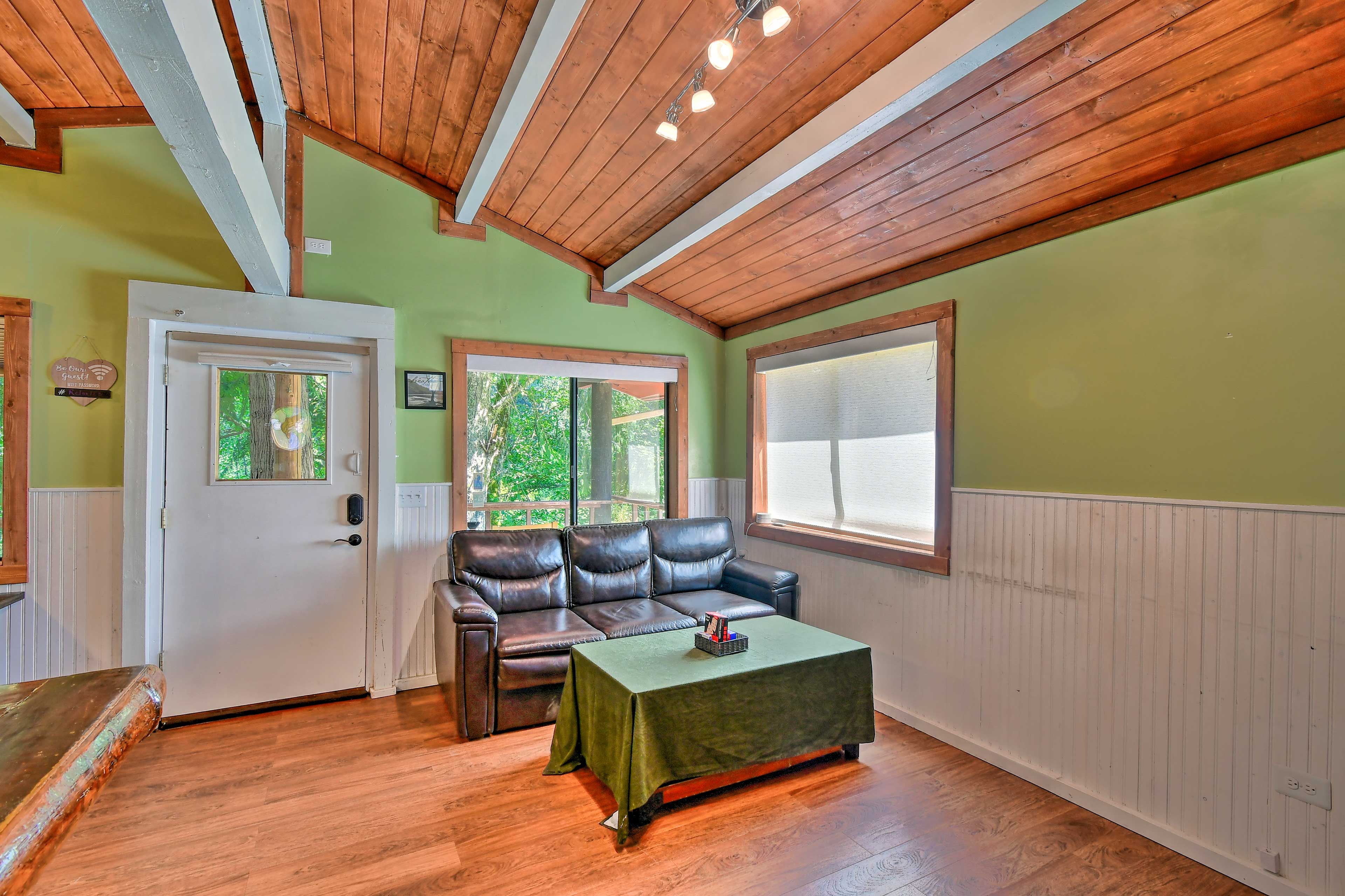 Living Room | Books | Board Games | Free WiFi