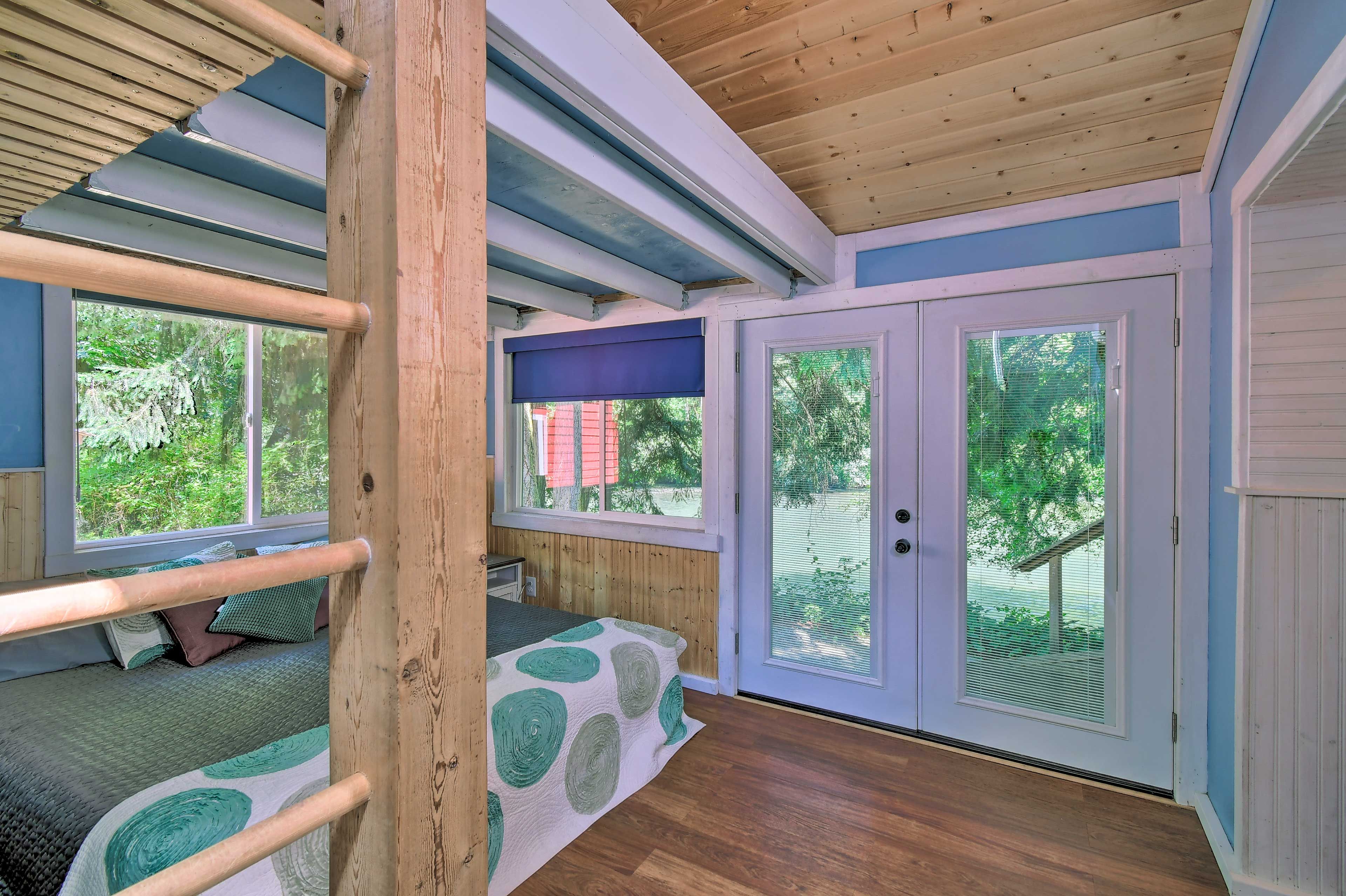 Bedroom | Full Bed | Nisqually River Views