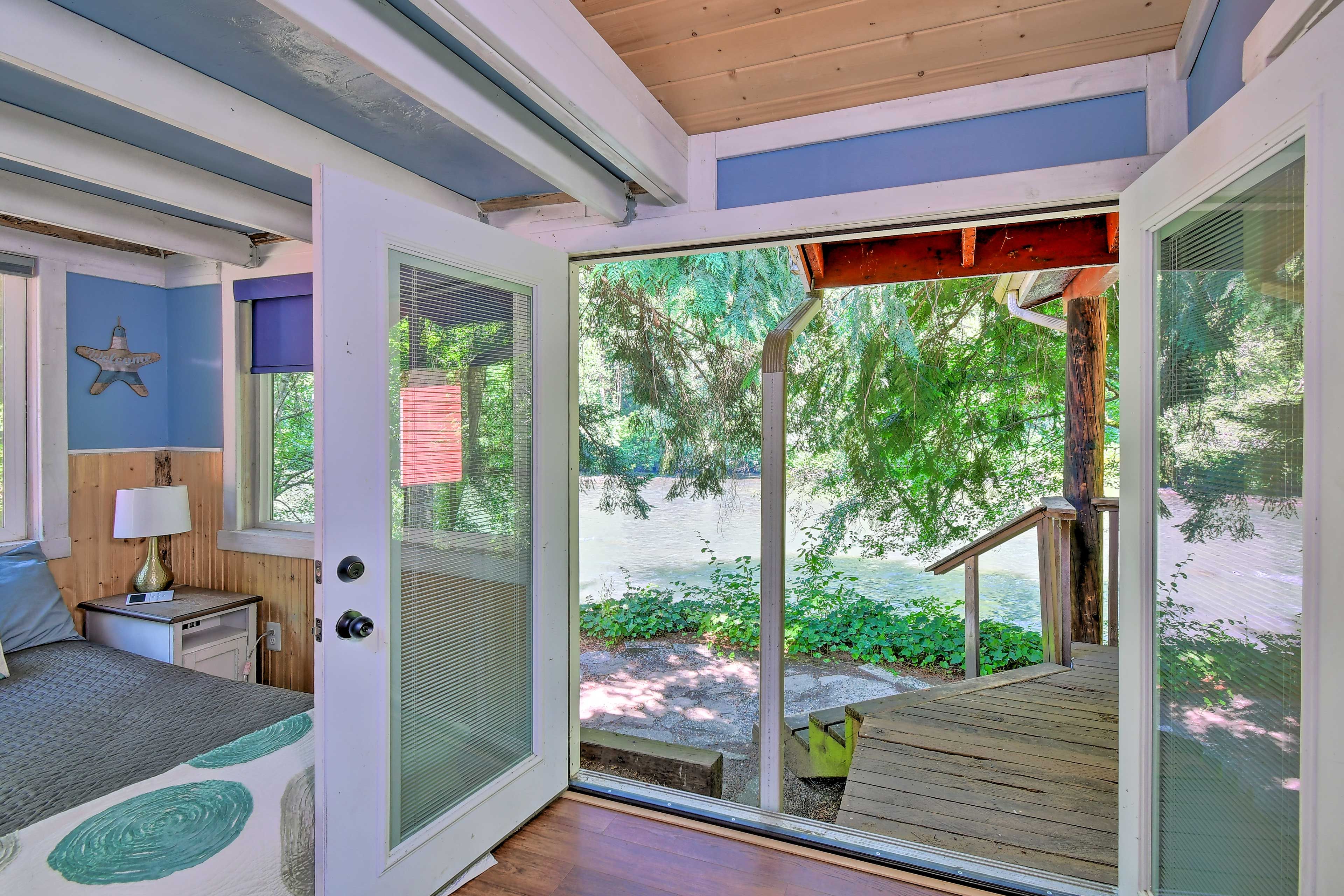 Yelm Vacation Rental | 1BR | 1BA | 800 Sq Ft | Access Only By Stairs