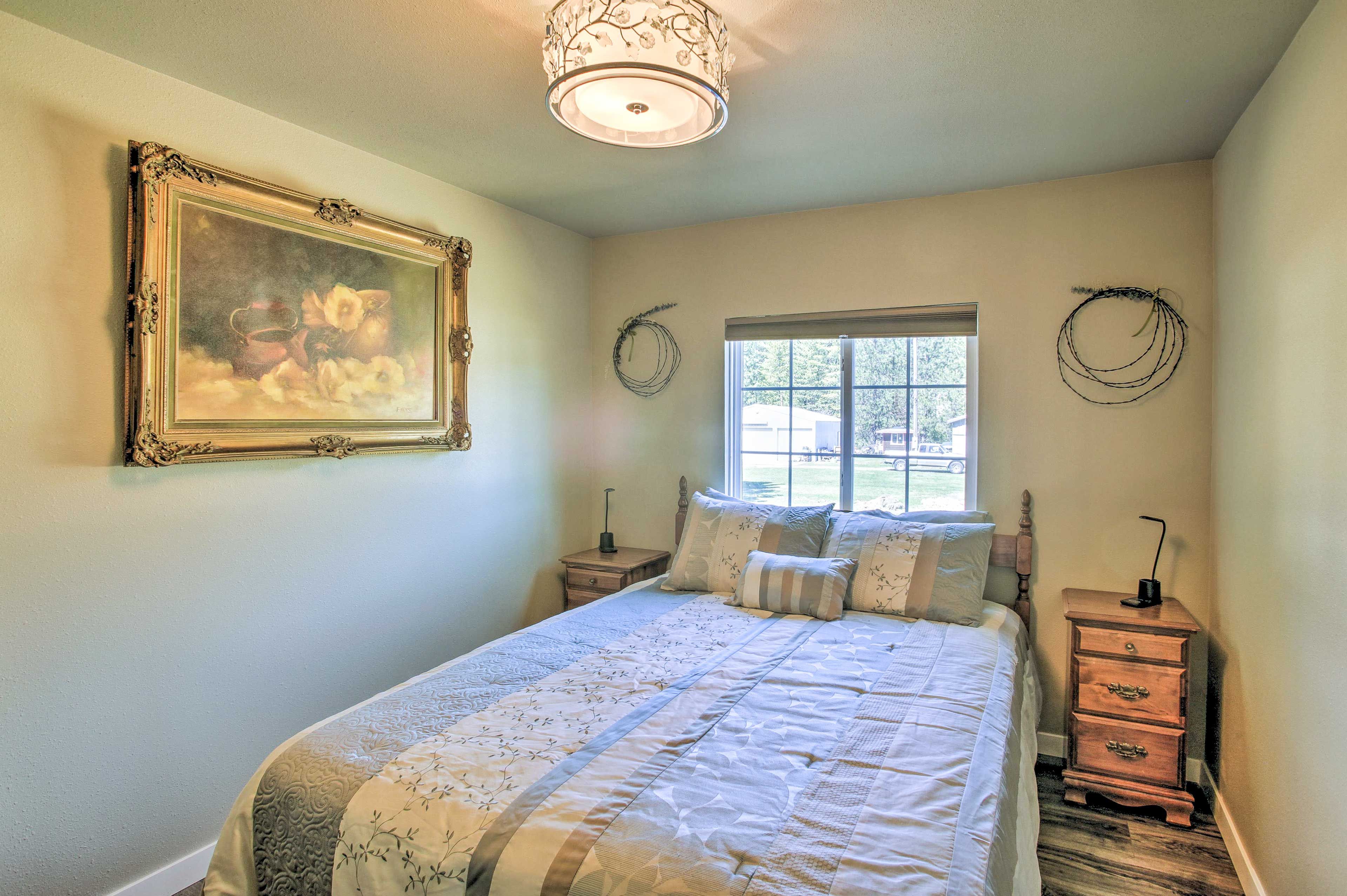 Bedroom 2 | Queen Bed