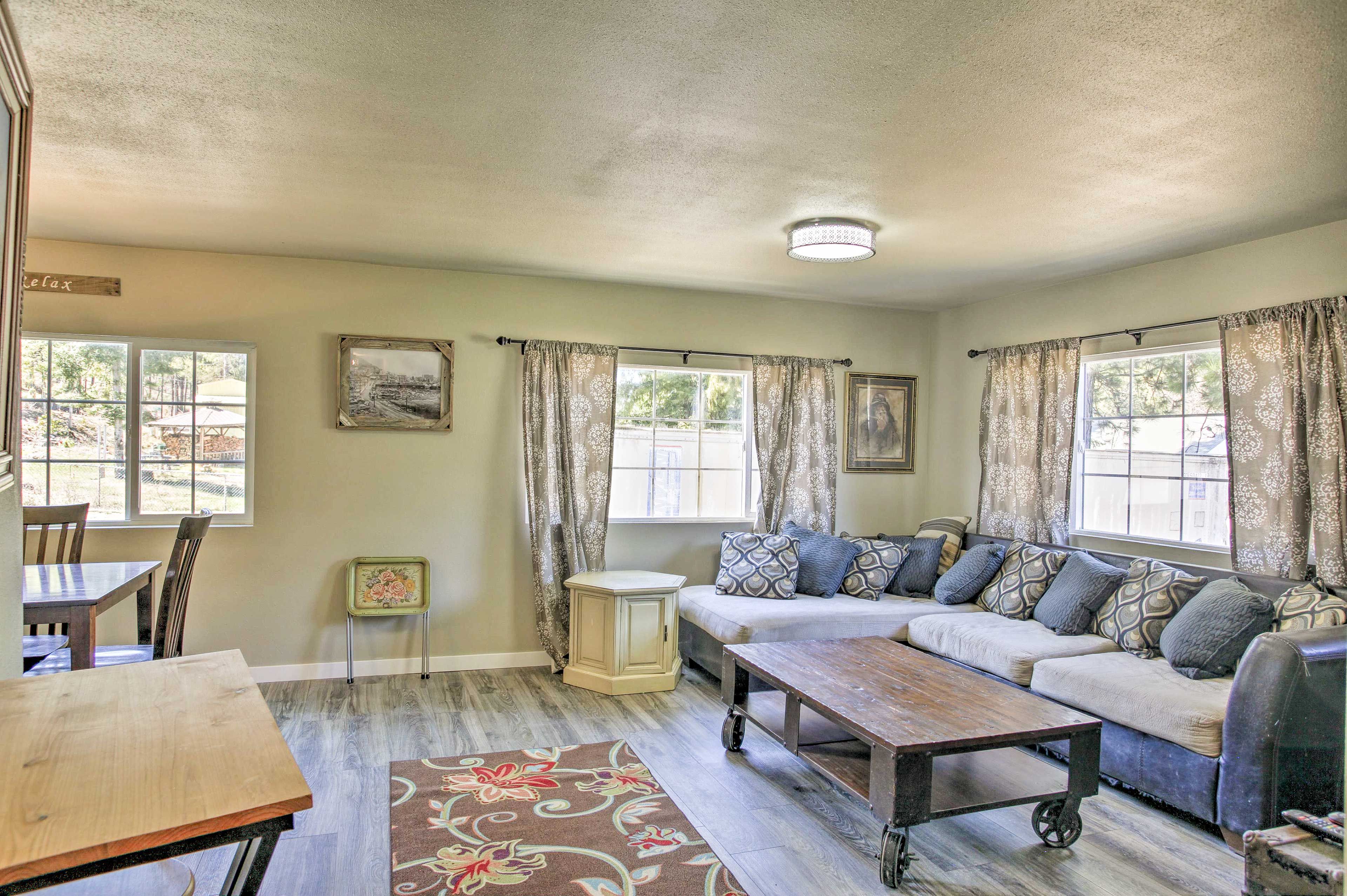 Living Room | Free WiFi