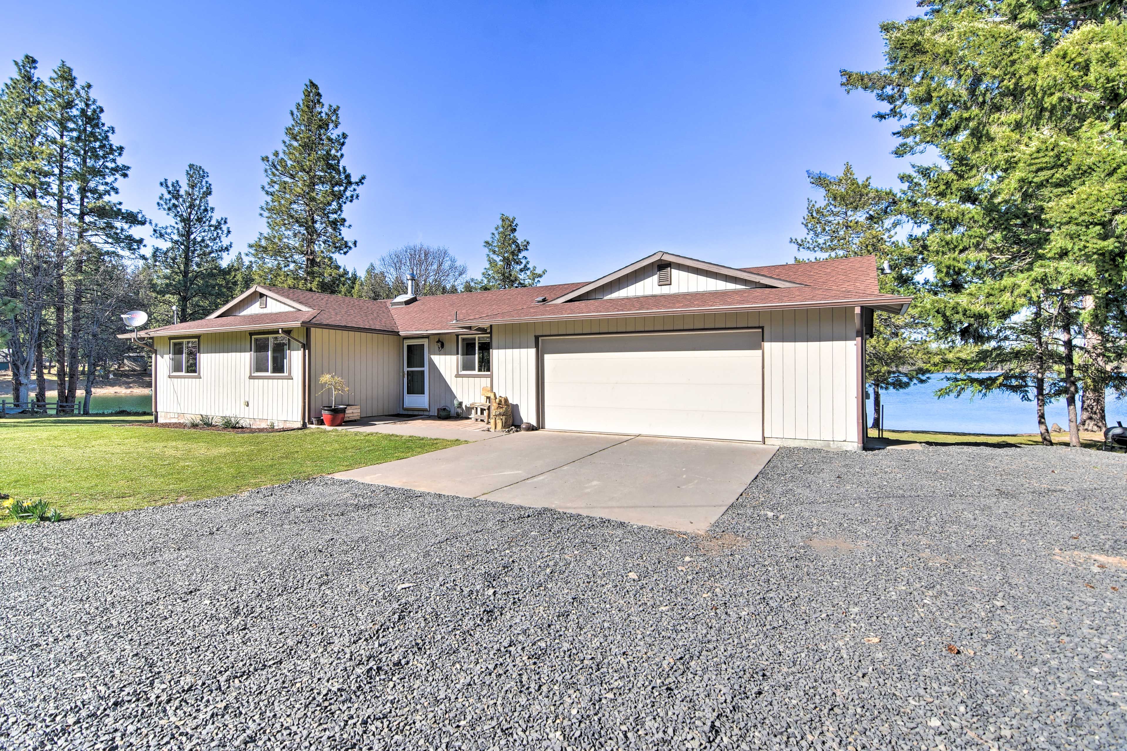 Parking | Concrete & Gravel Driveway (4 Vehicles)