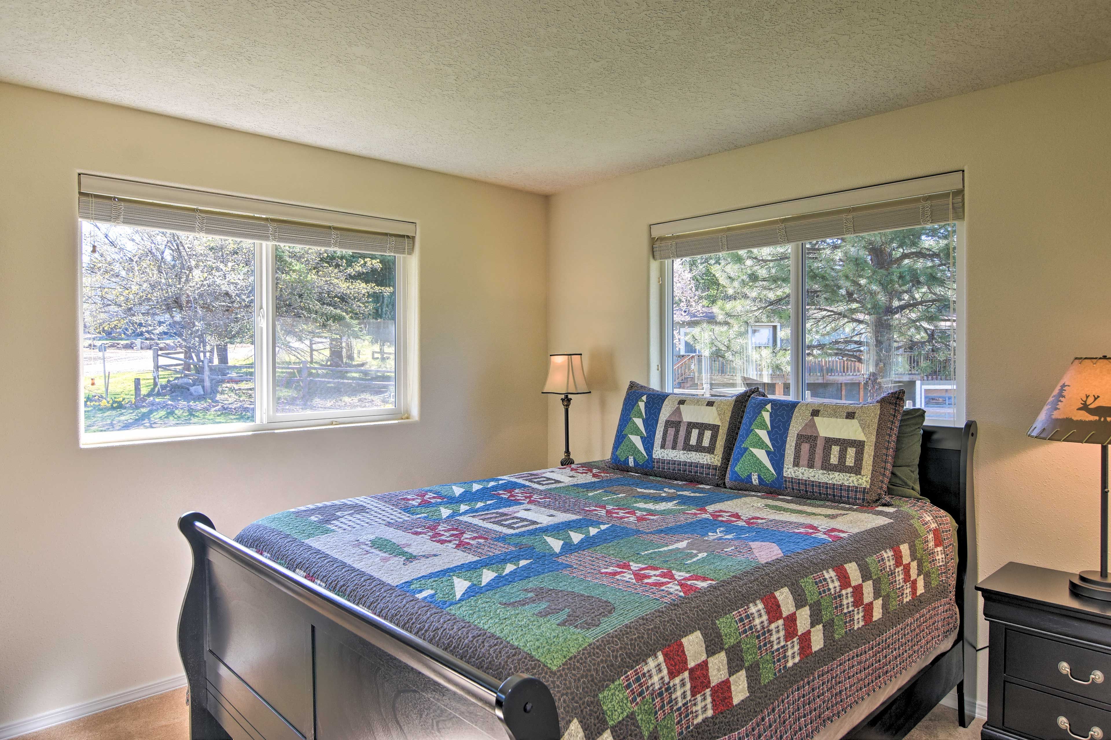 Bedroom 2 | Queen Bed
