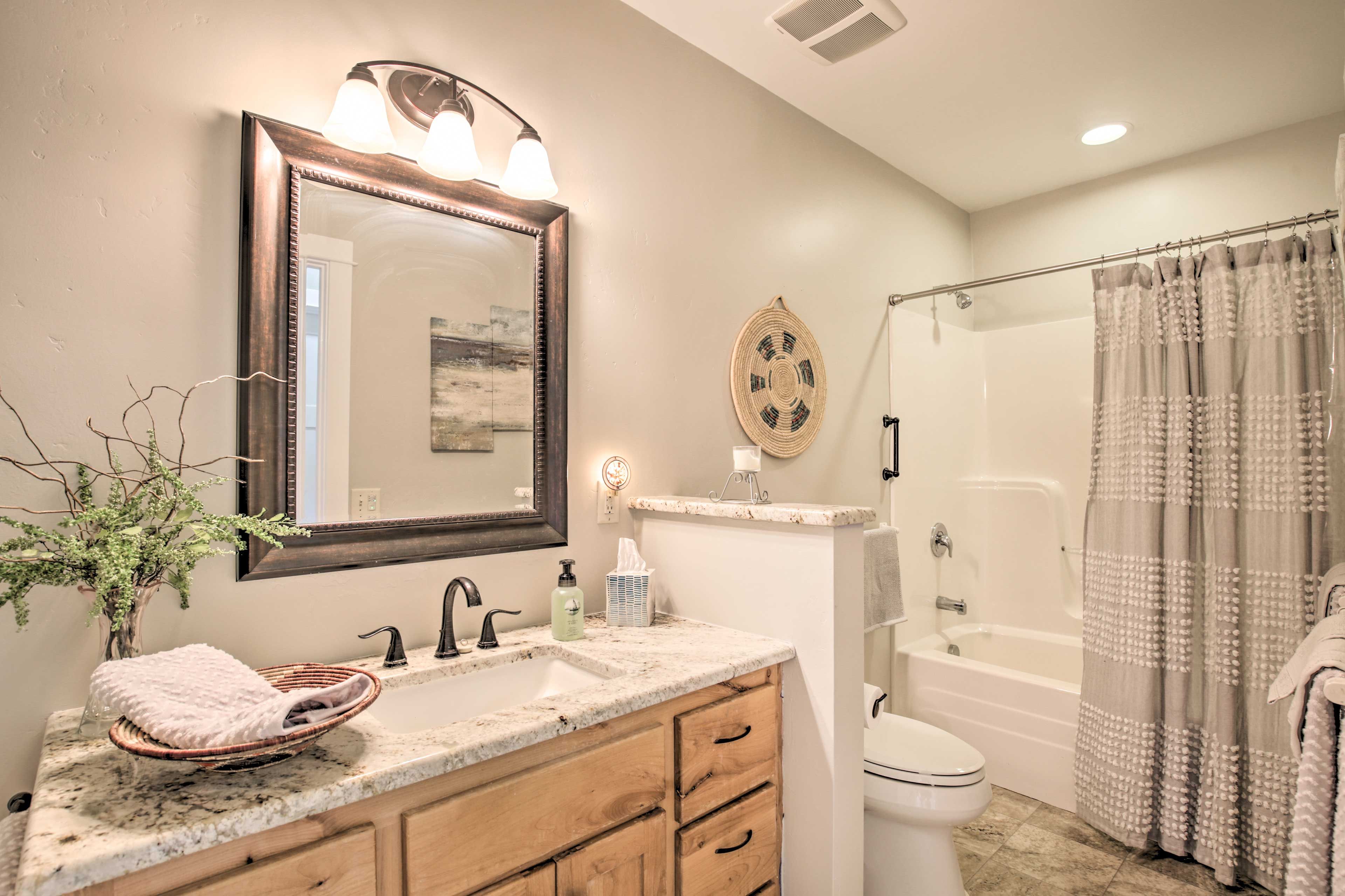 Full Bathroom | Linens & Towels | Complimentary Toiletries | Hair Dryer