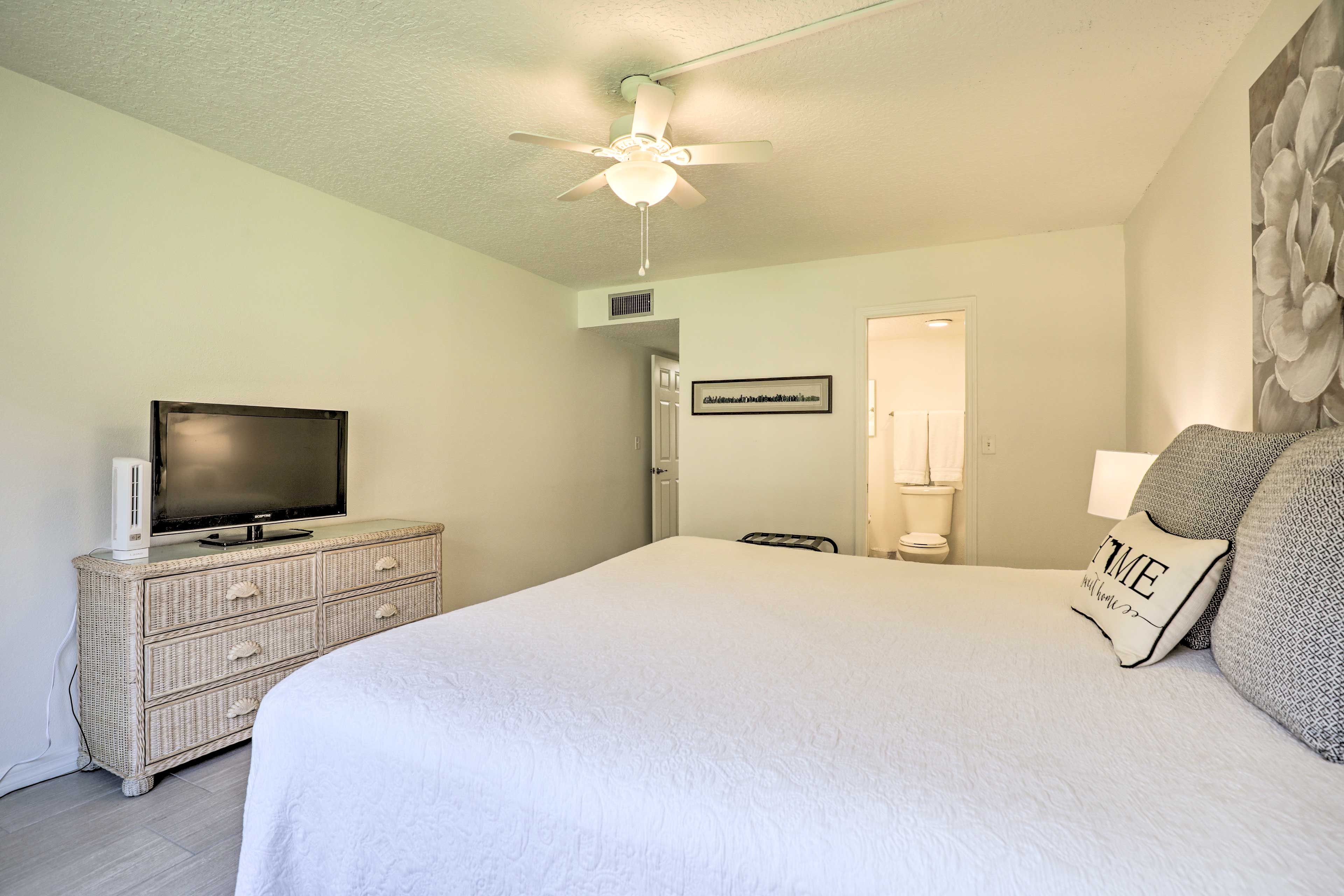 Bedroom 1 | Linens Provided
