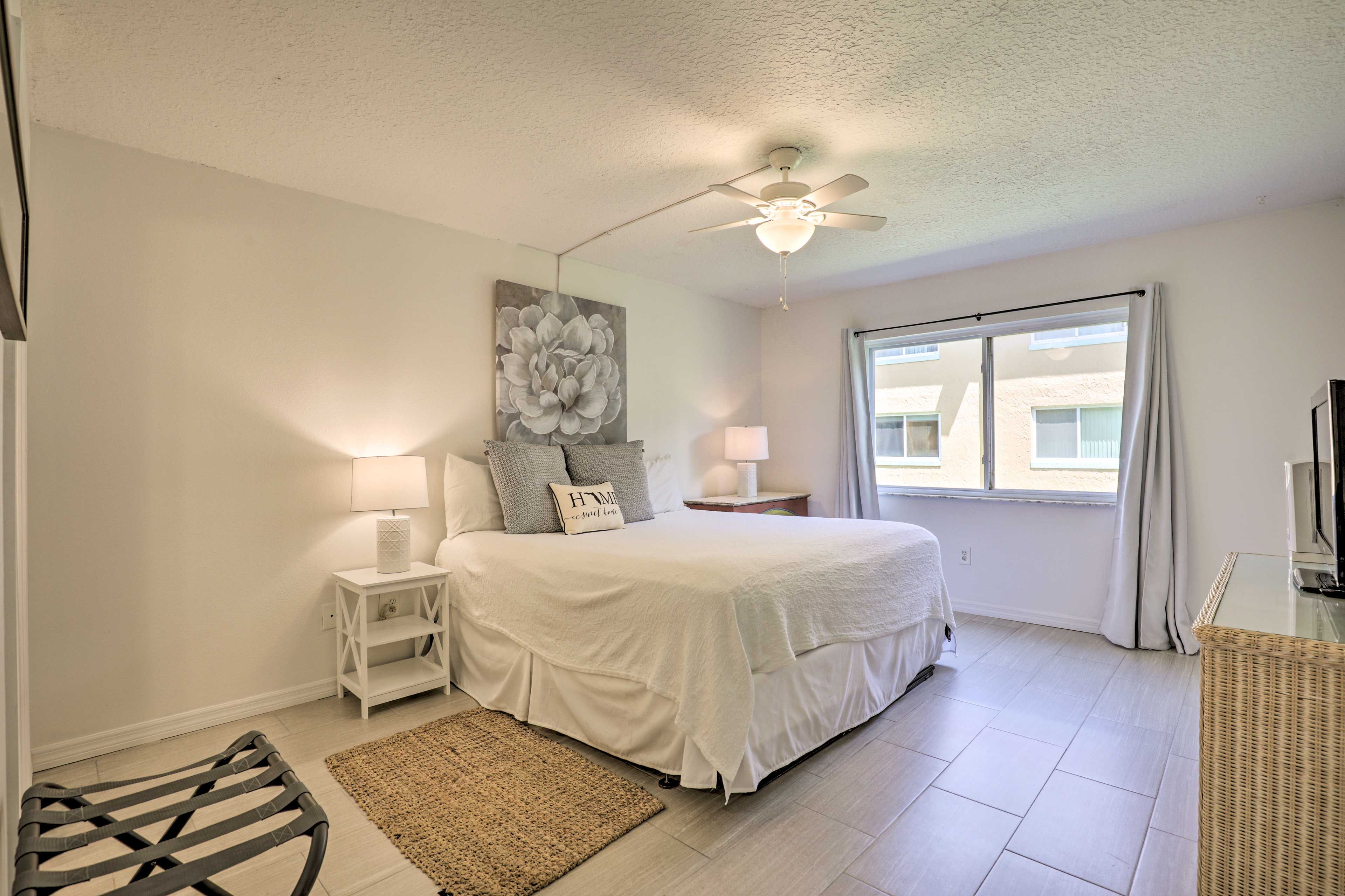 Bedroom 1 | King Bed