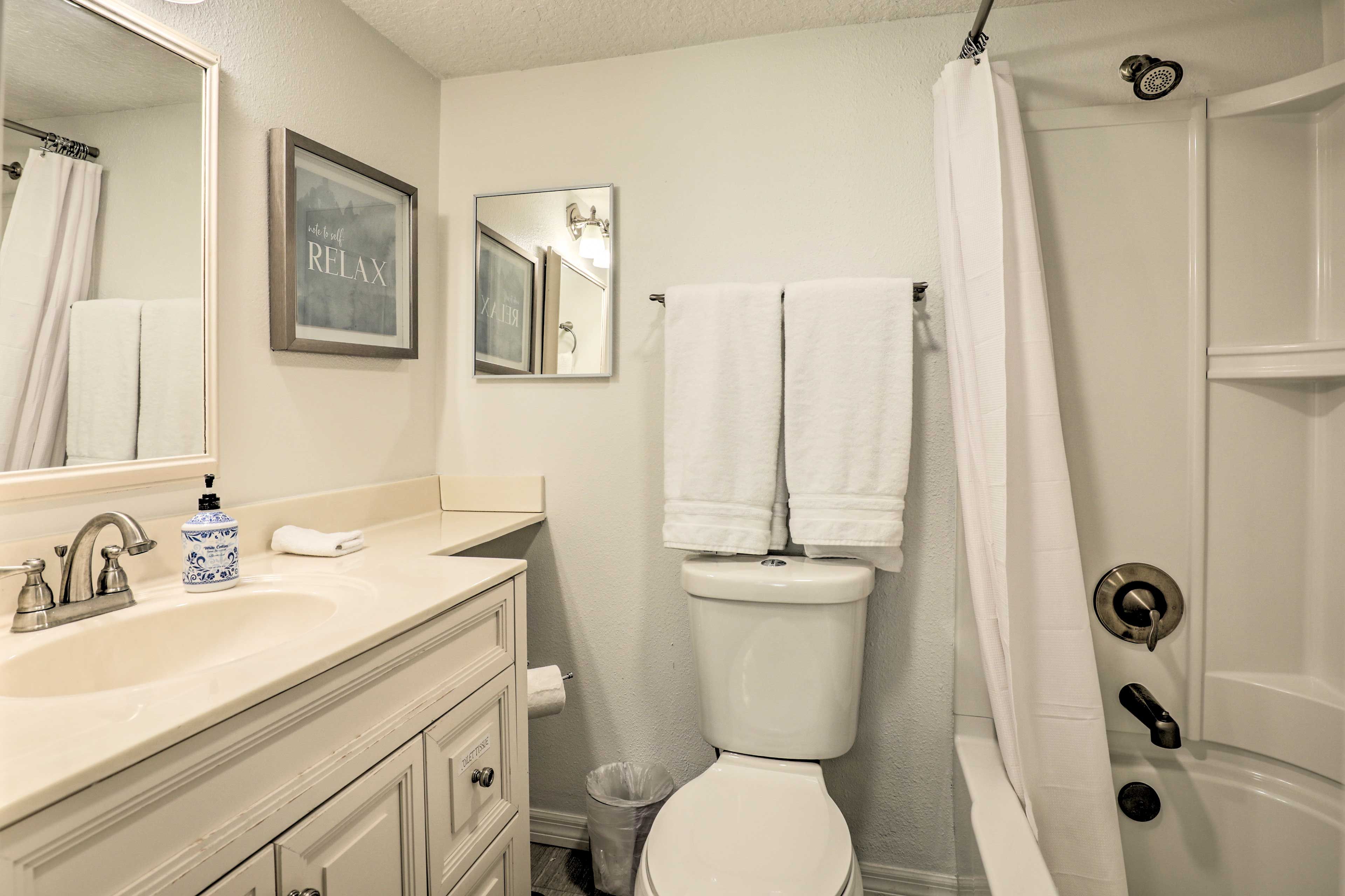 Full Bathroom | Complimentary Toiletries