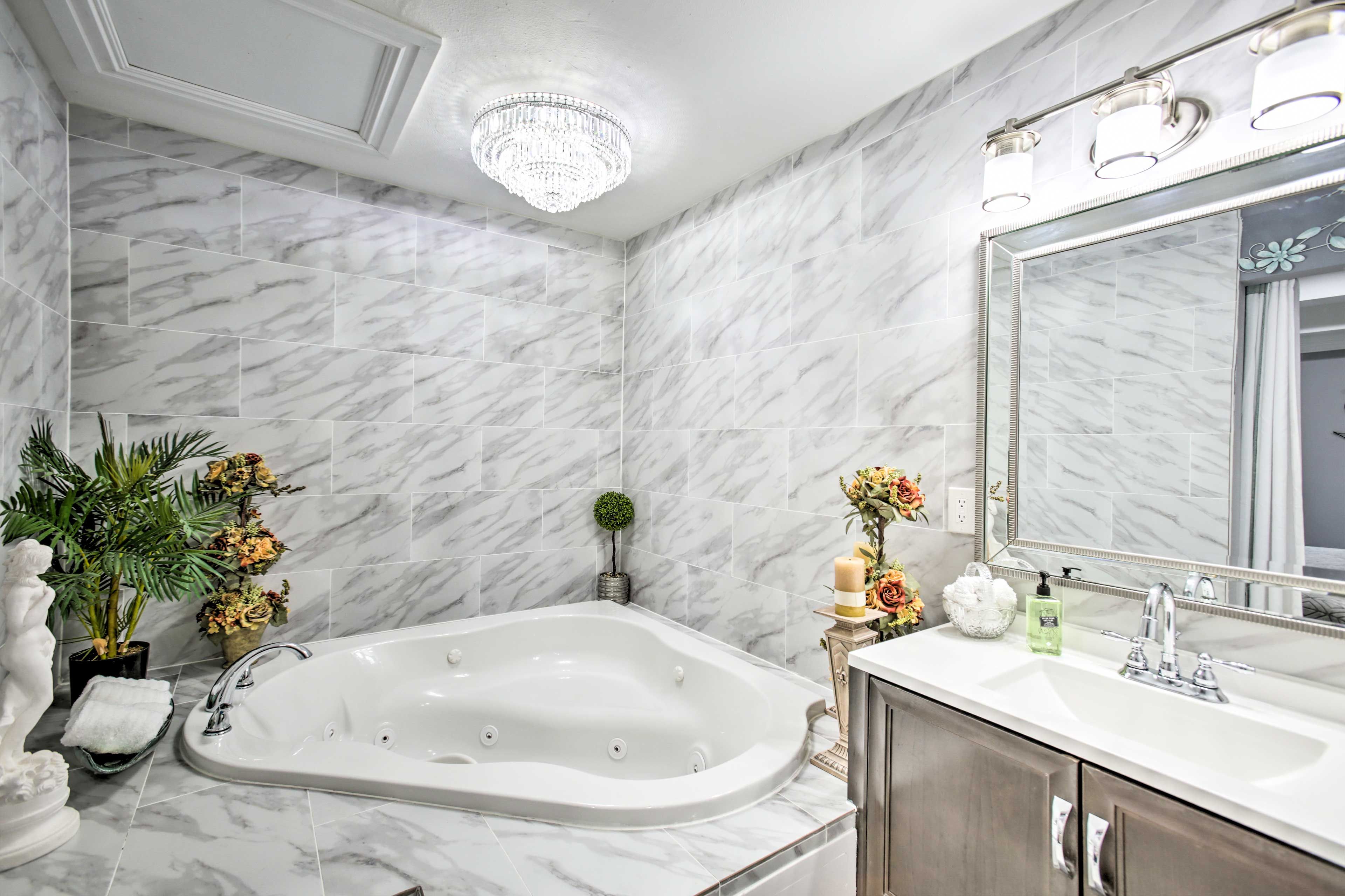 En-Suite Bathroom | Jetted Tub