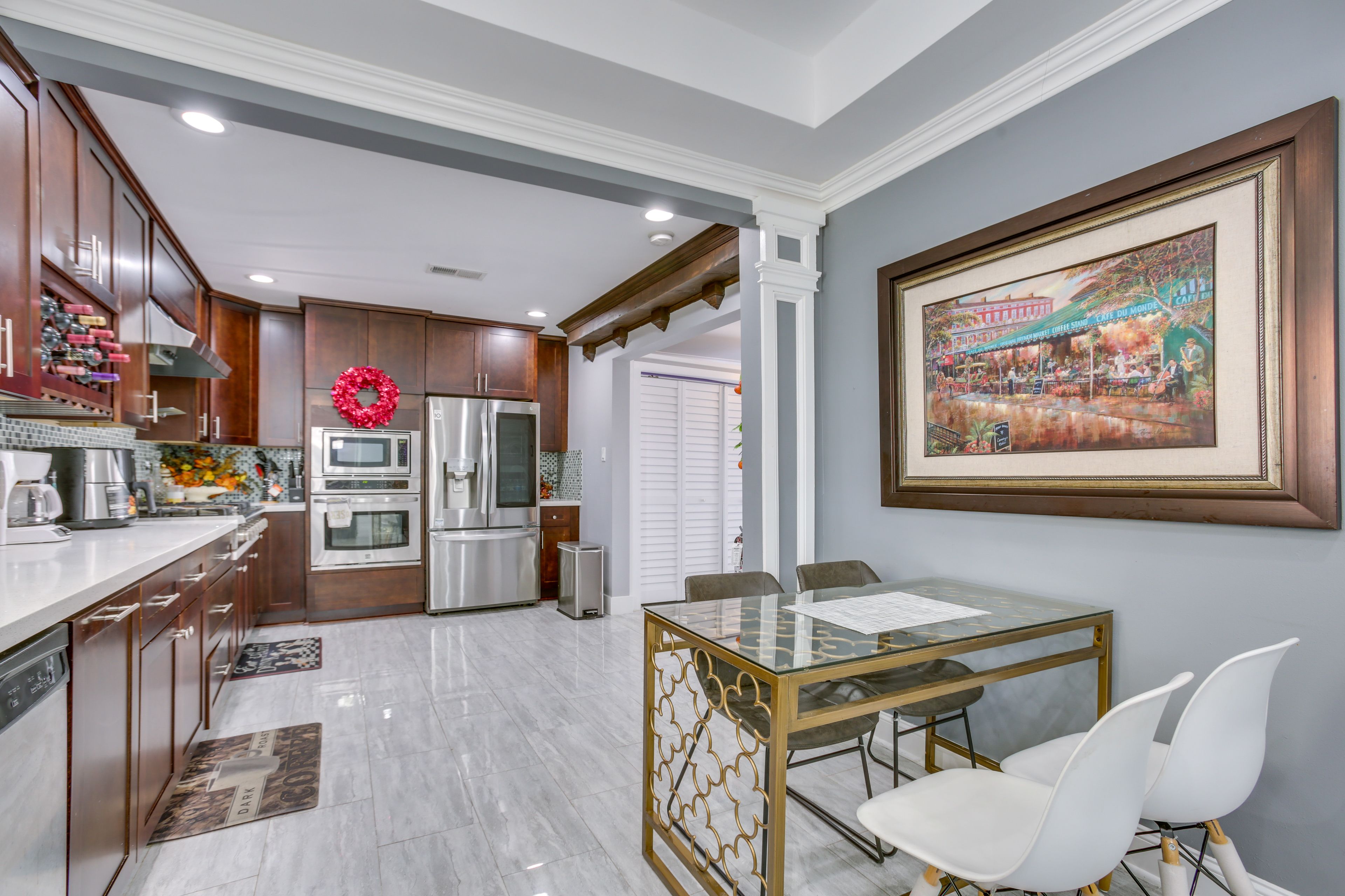 Fully Equipped Kitchen | Dishware & Flatware