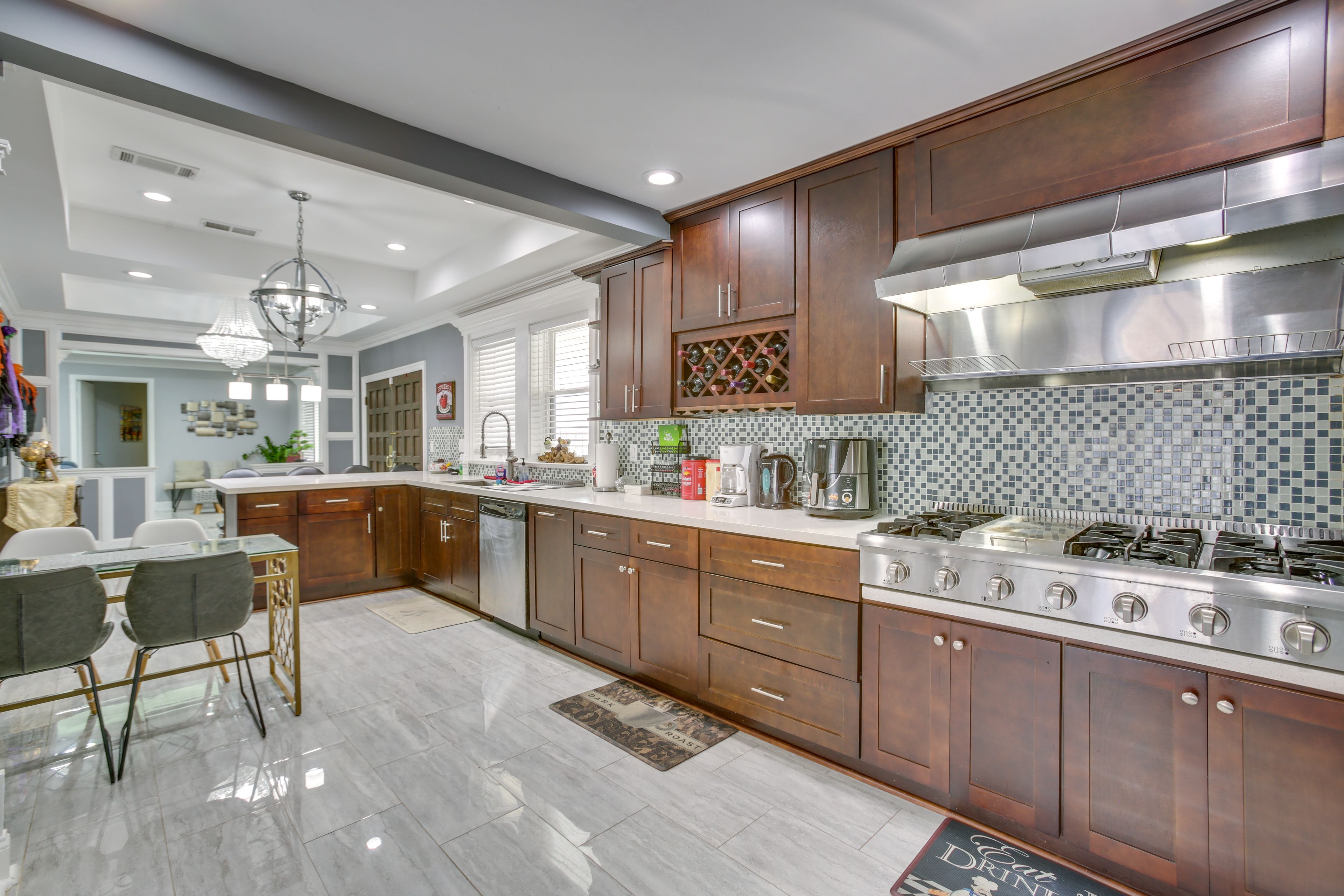Fully Equipped Kitchen | Breakfast Bar