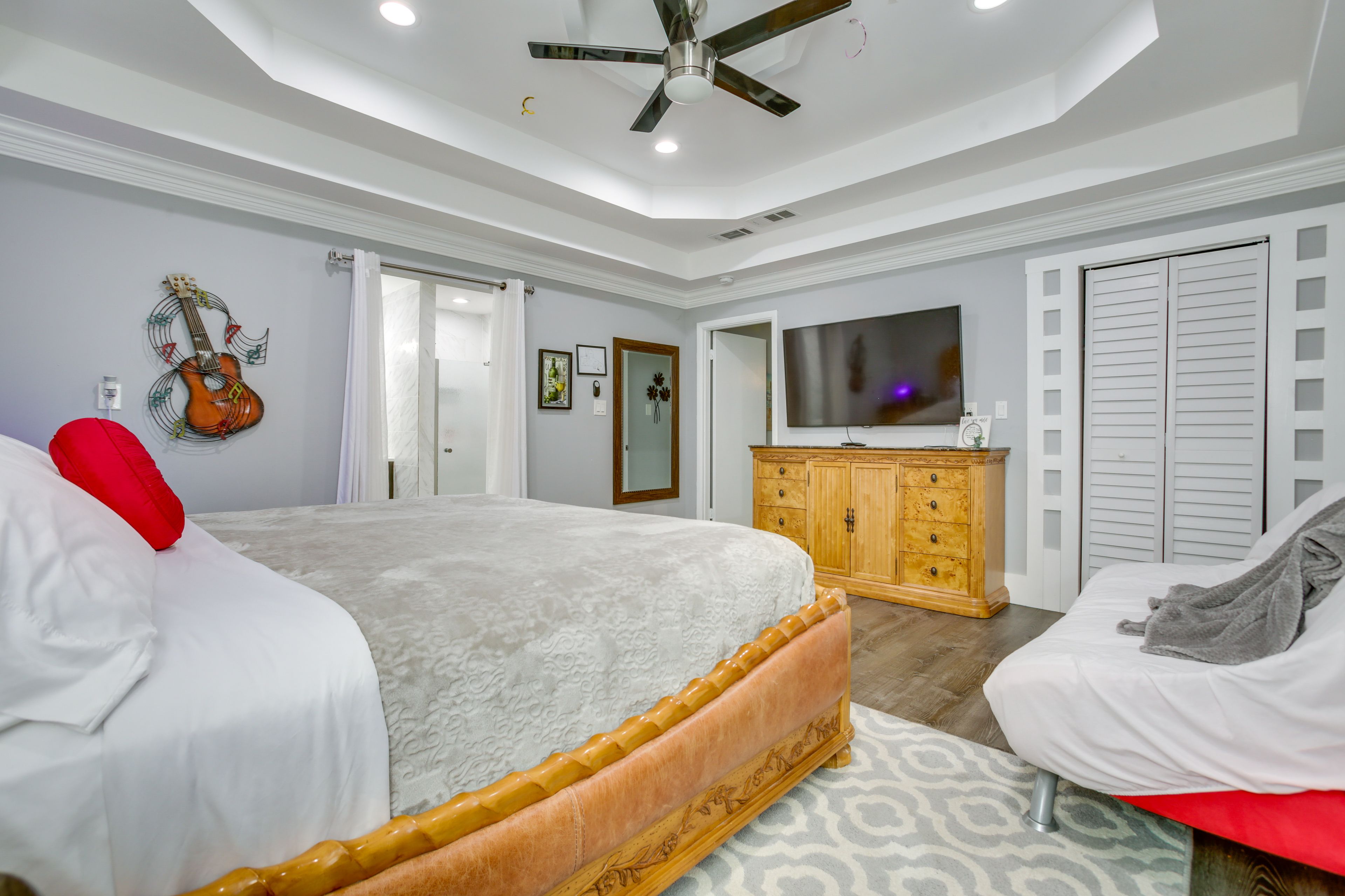 Bedroom 1 | Smart TV