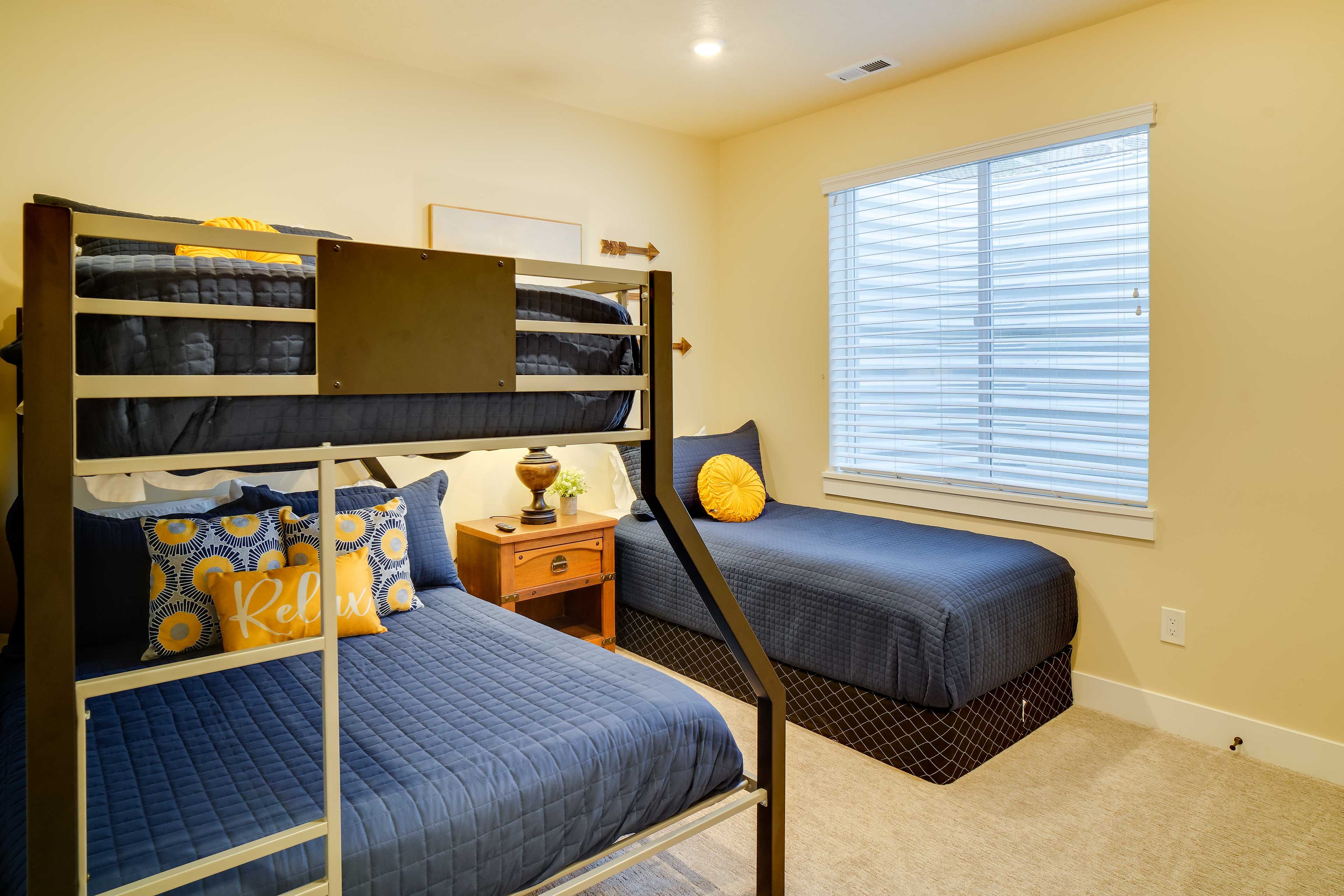 Bedroom 2 | Twin/Full Bunk Bed | Twin Bed