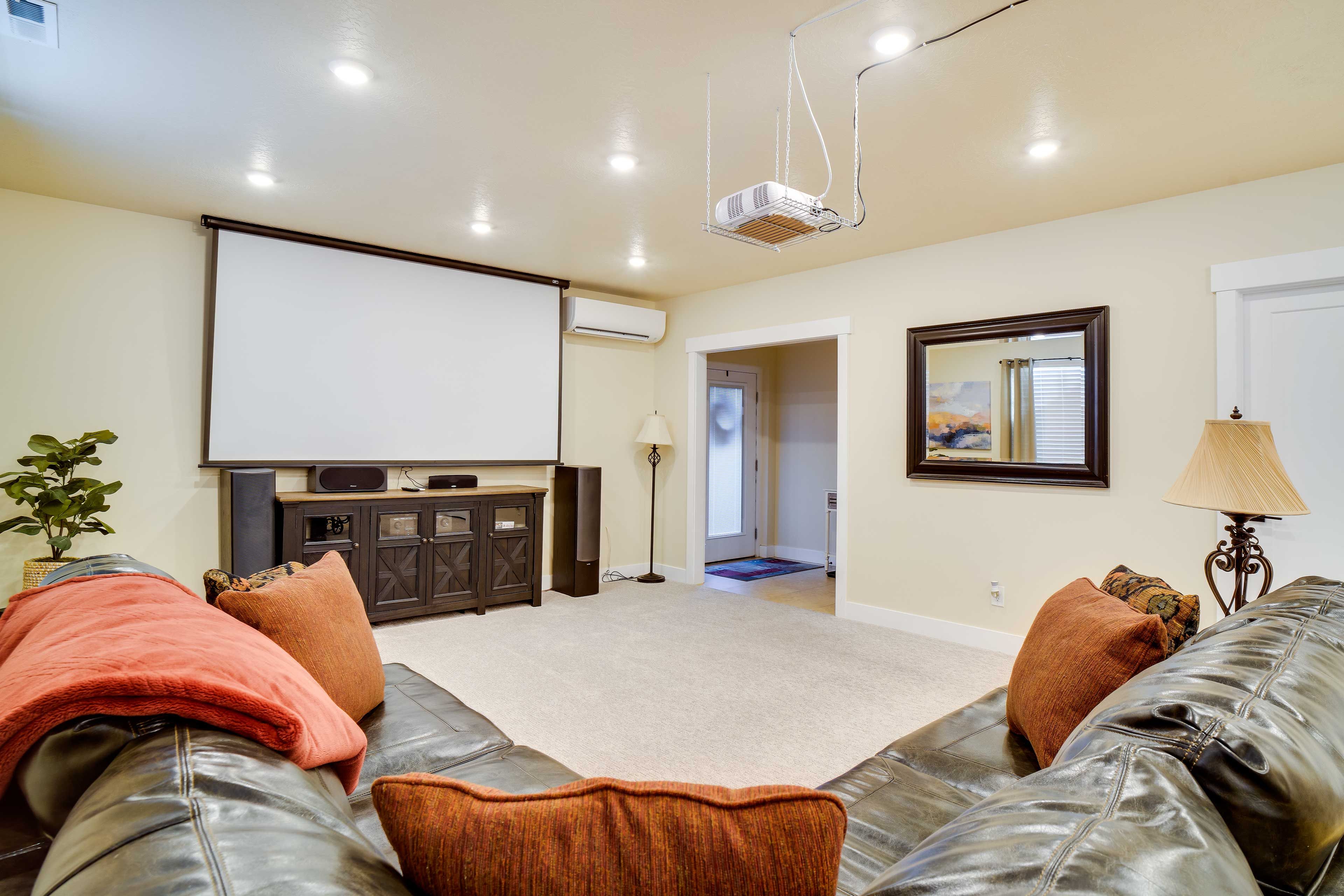 Saratoga Springs Vacation Rental | 2BR | 1BA | 1,500 Sq Ft | Stairs Required
