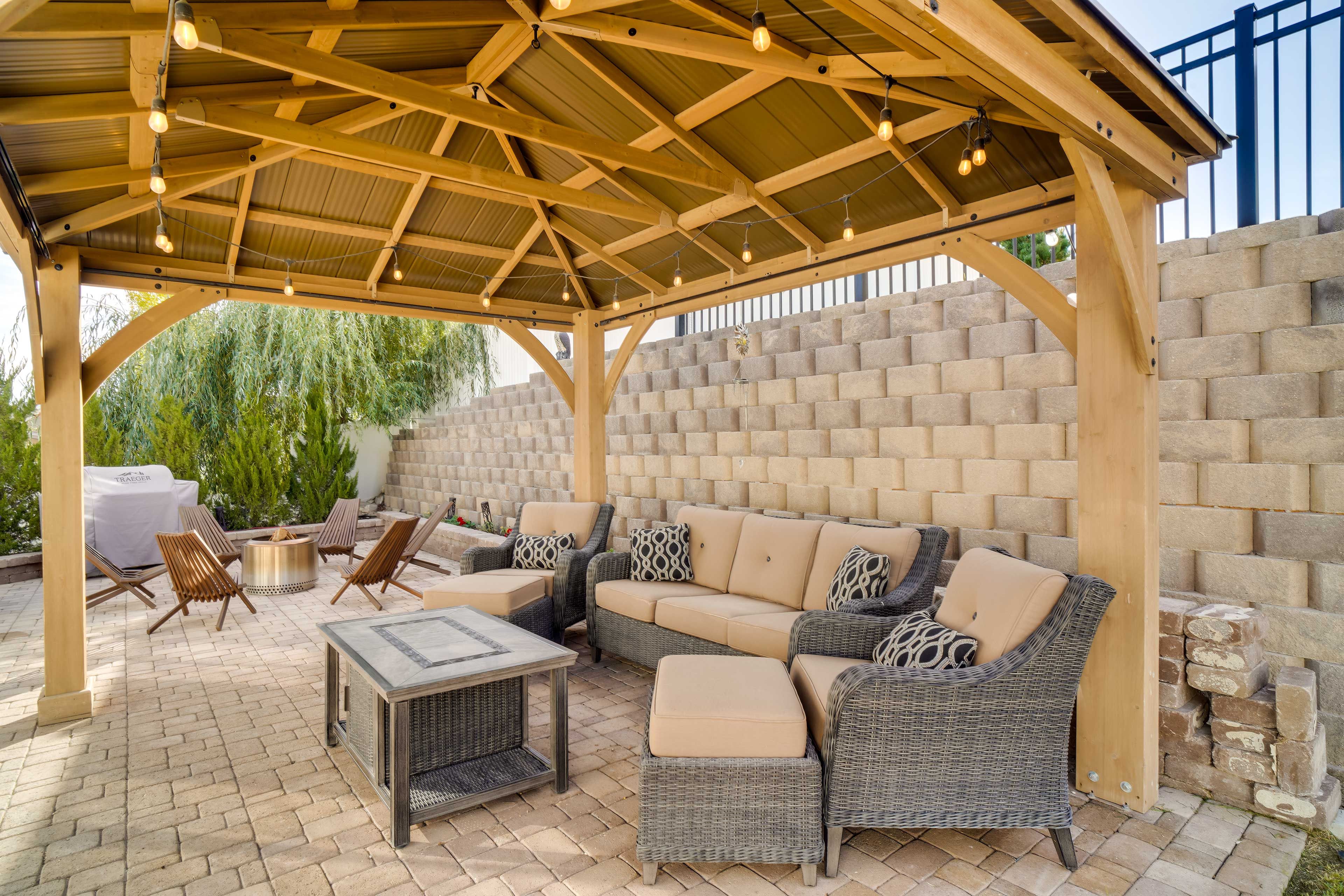 Private Patio w/ Fire Pit