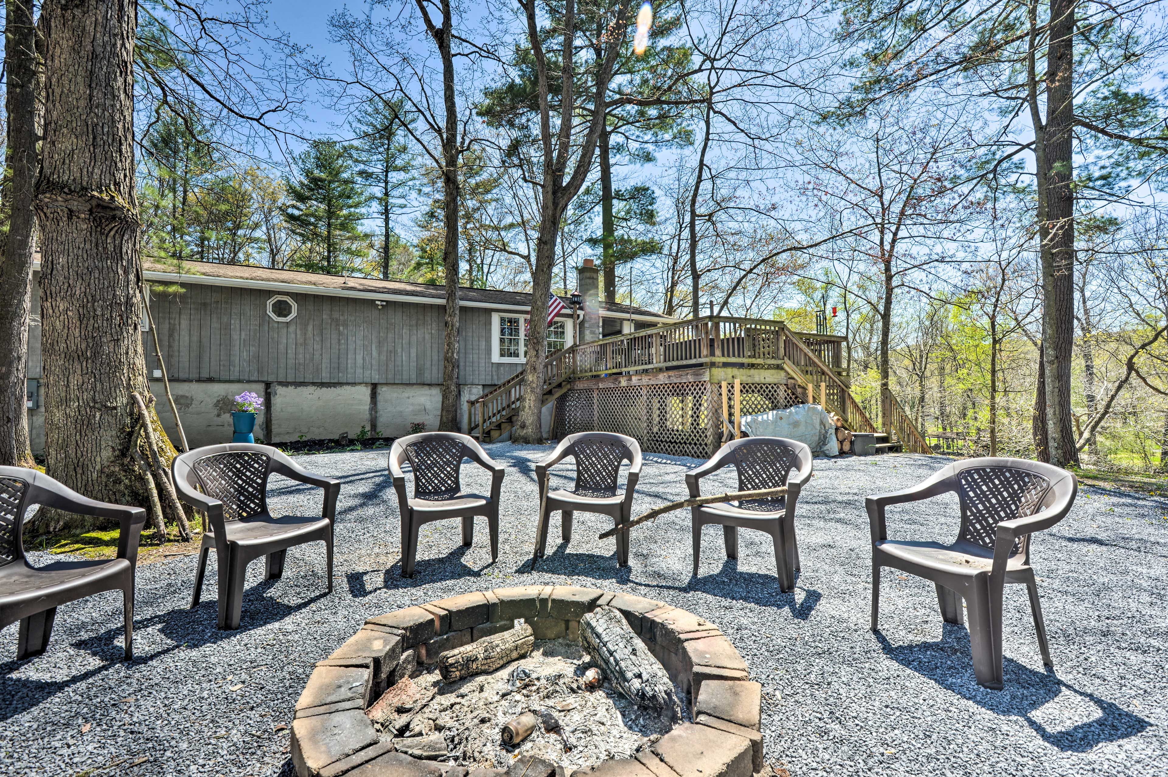 Capon Bridge Vacation Renal | 2BR | 1BA | Stairs Required | 1,200 Sq Ft