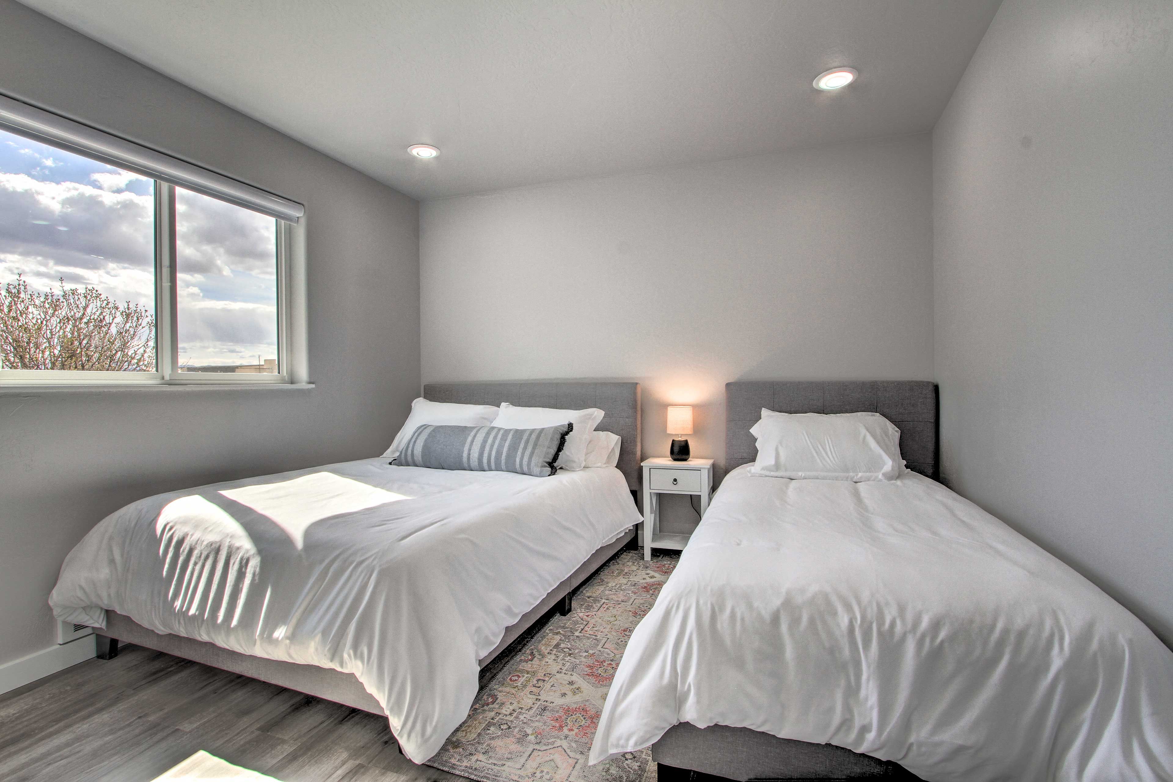 Bedroom 2 | Queen Bed | Twin Bed