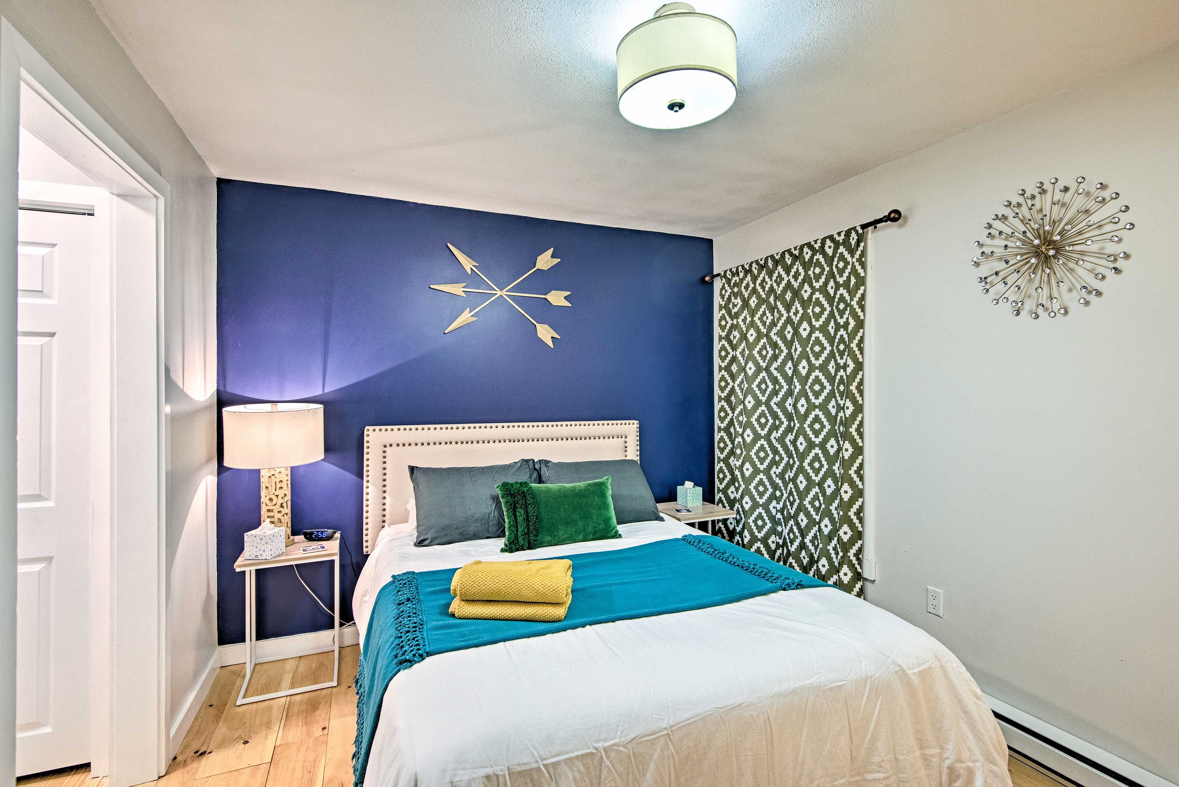 Bedroom 1 | Queen Bed