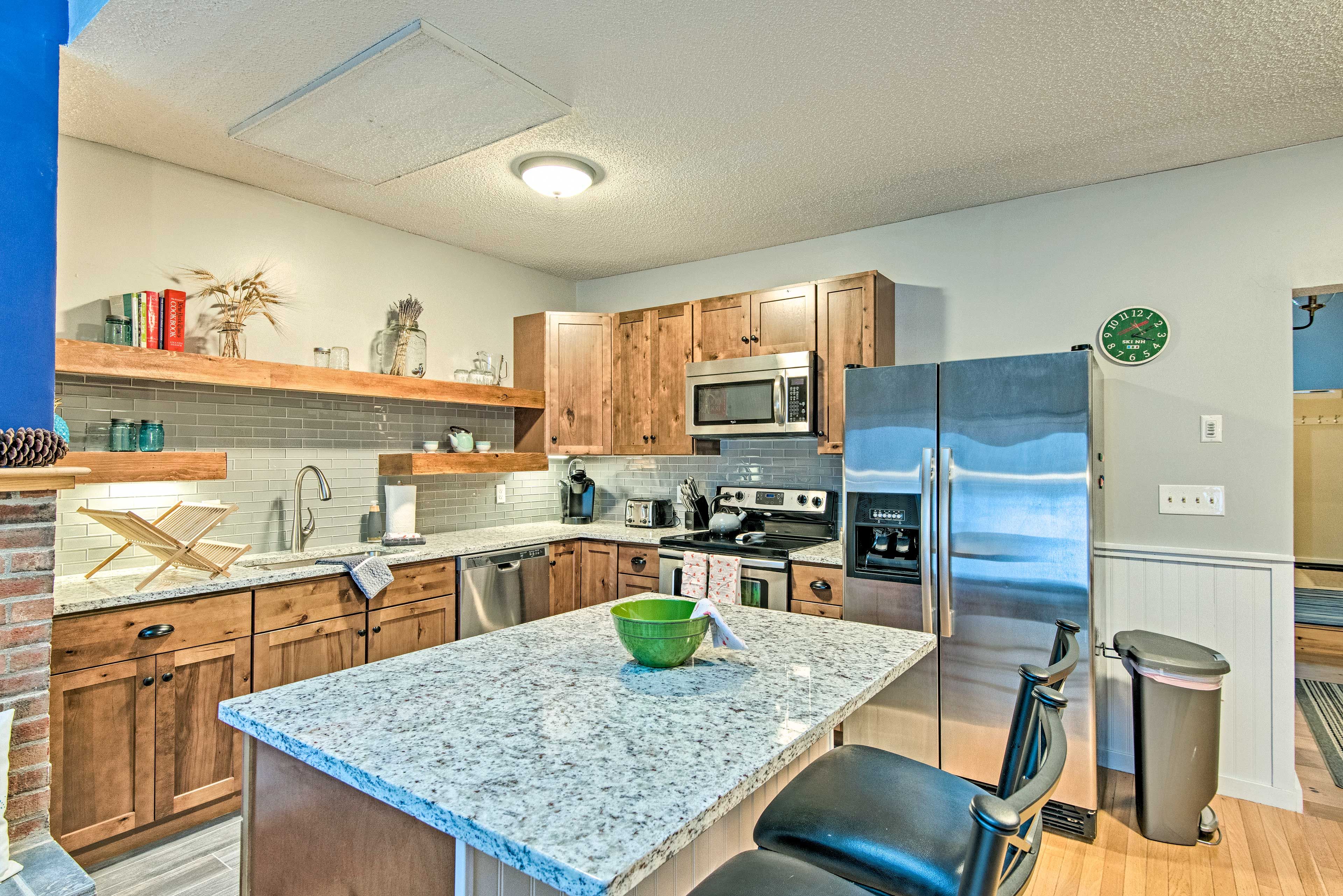 Kitchen | Fully Equipped w/ Cooking Basics