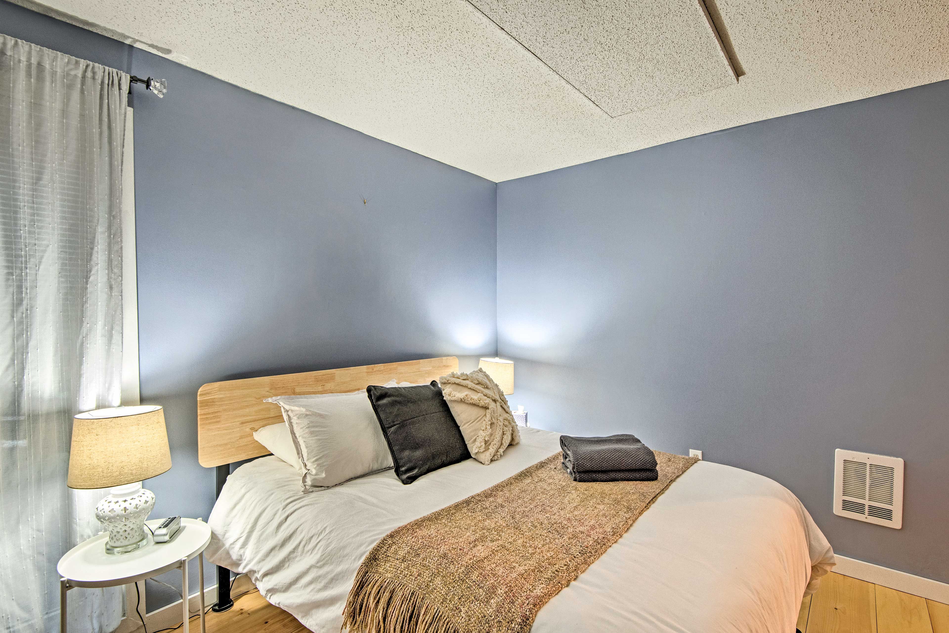 Bedroom 2 | Queen bed