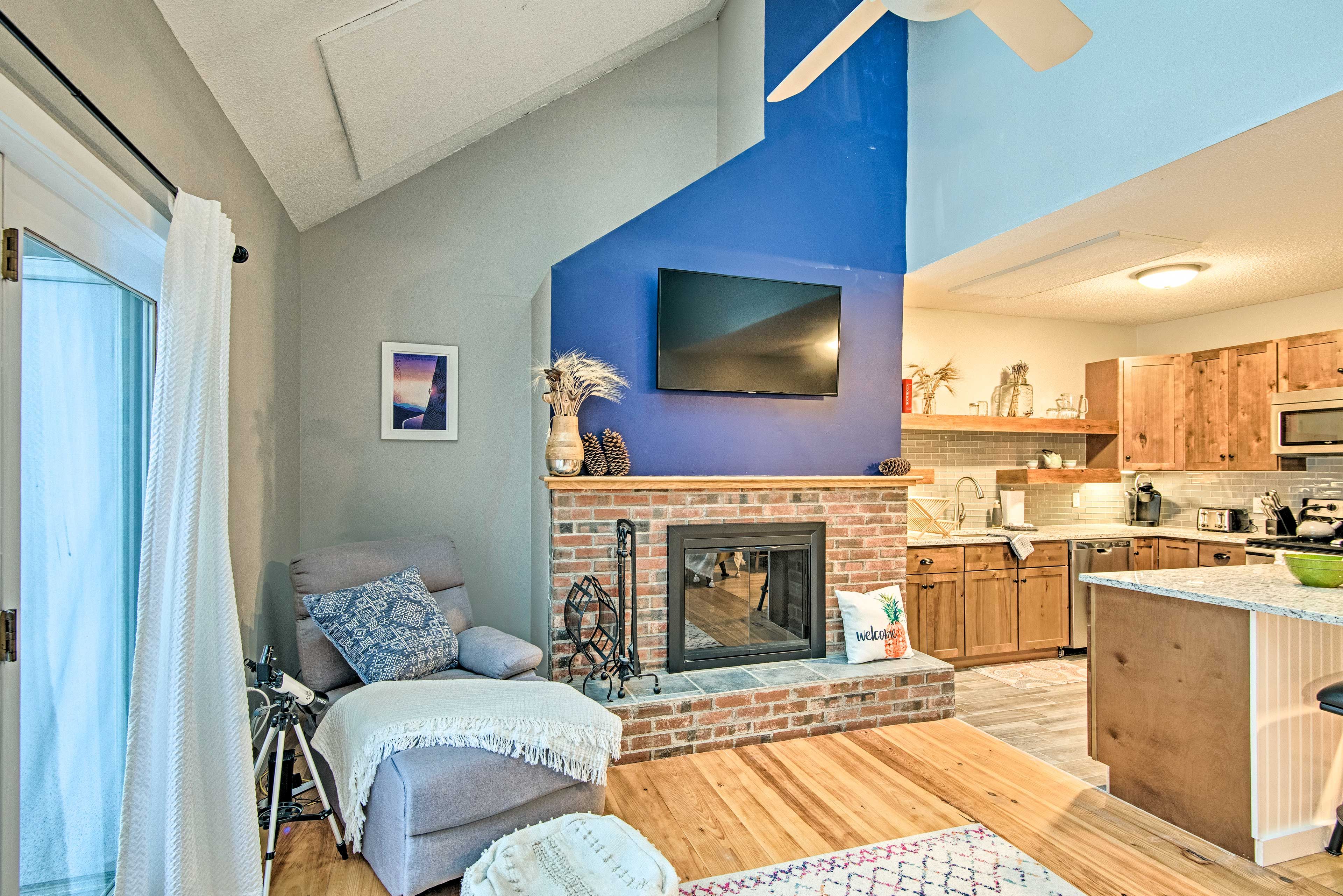Living Room | Smart TV