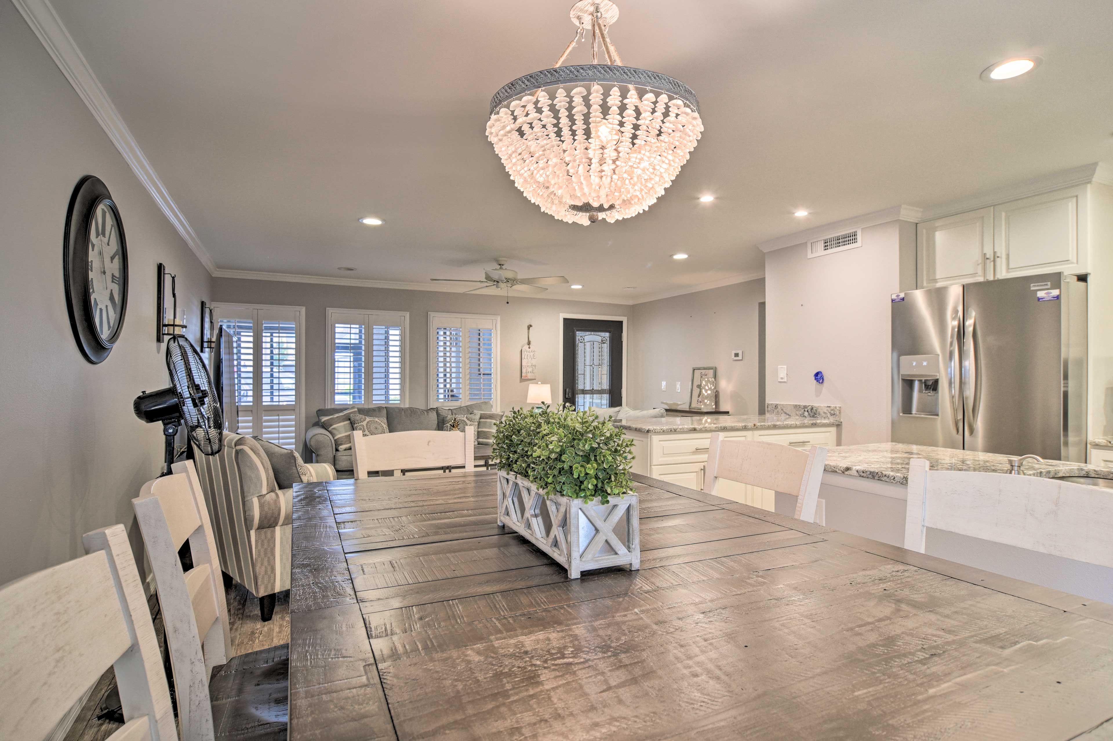 Dining Area | Dishware Provided