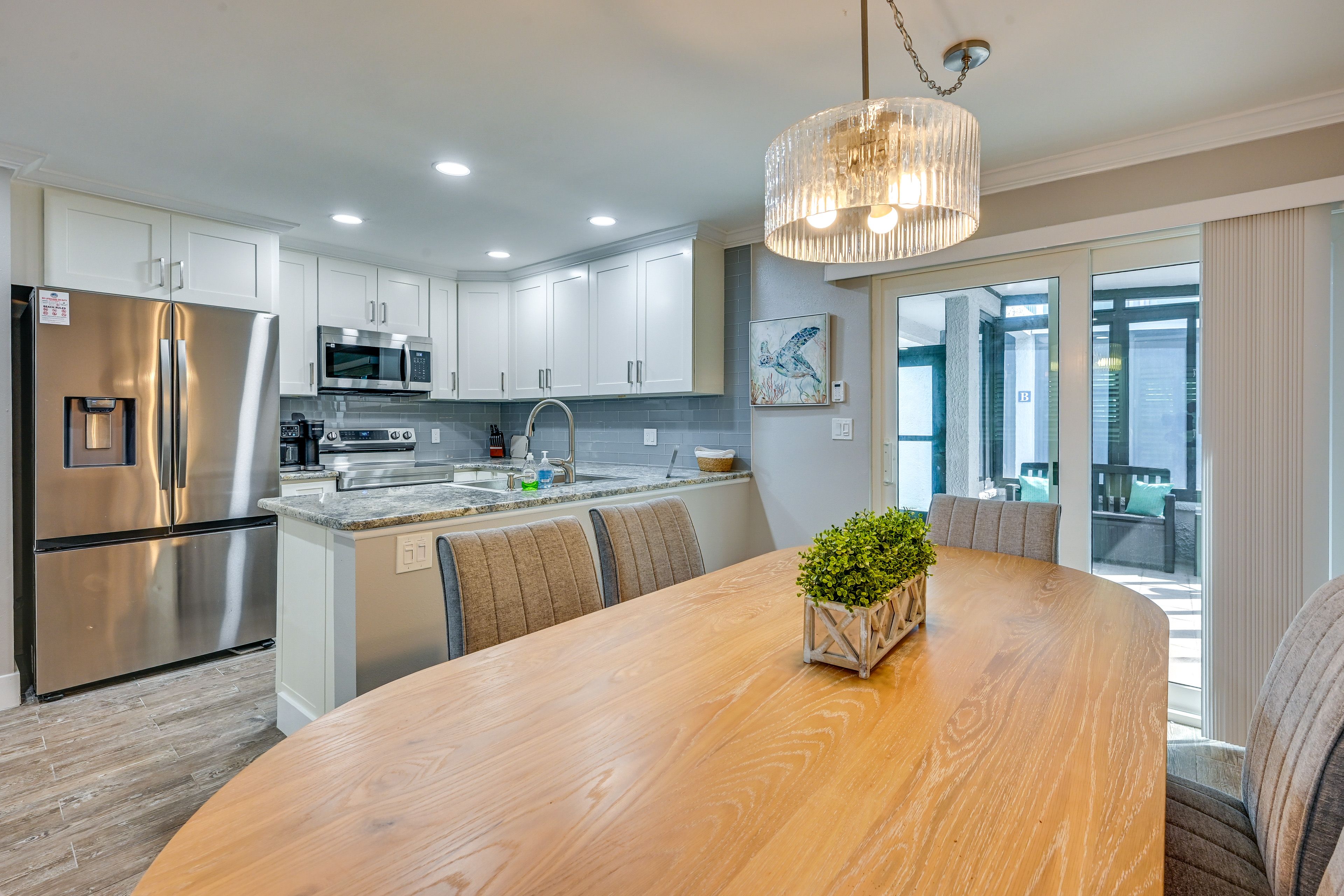 Dining Area | Dishware Provided