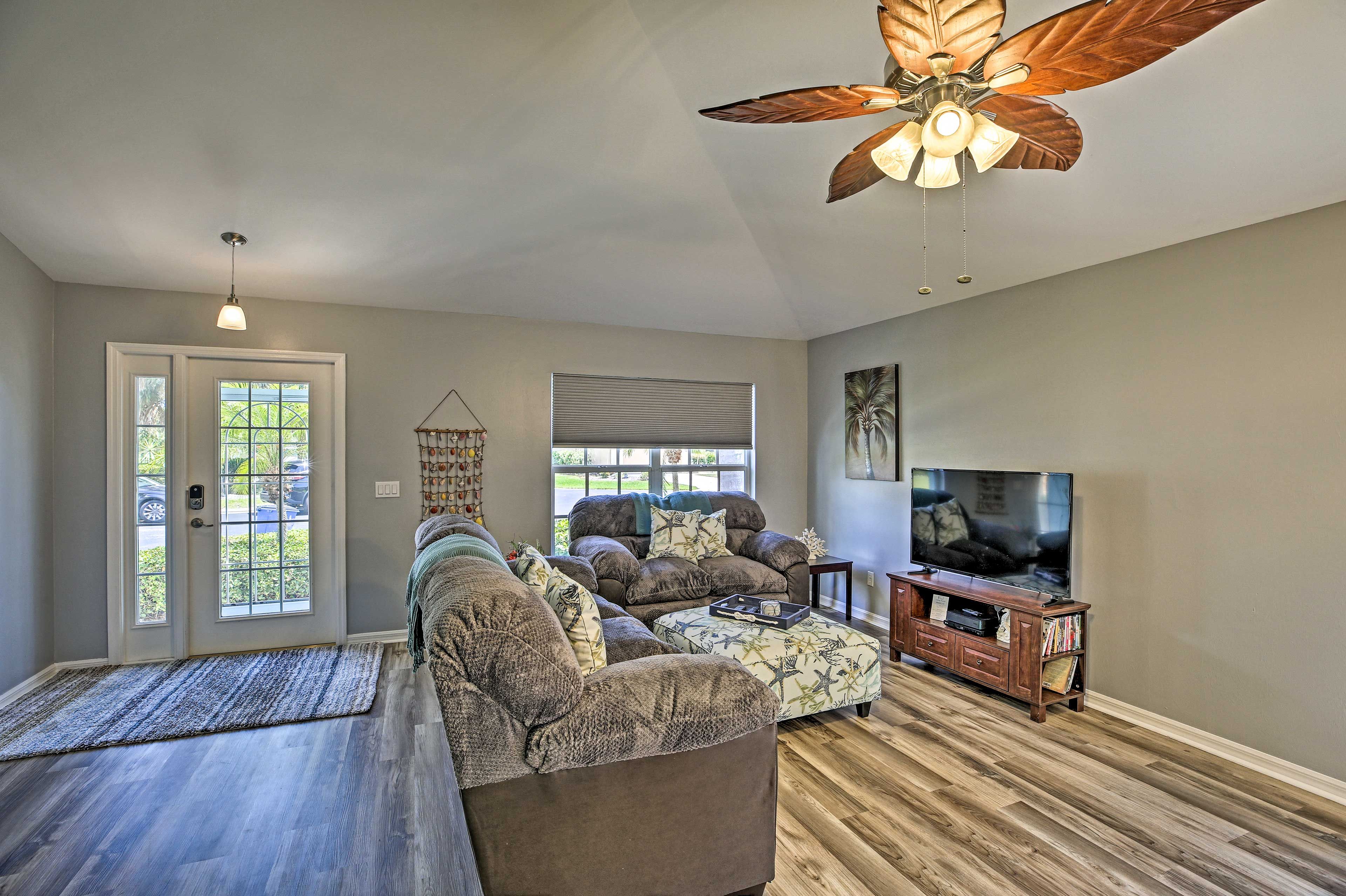 Front Living Room | Entrance | Keyless Entry