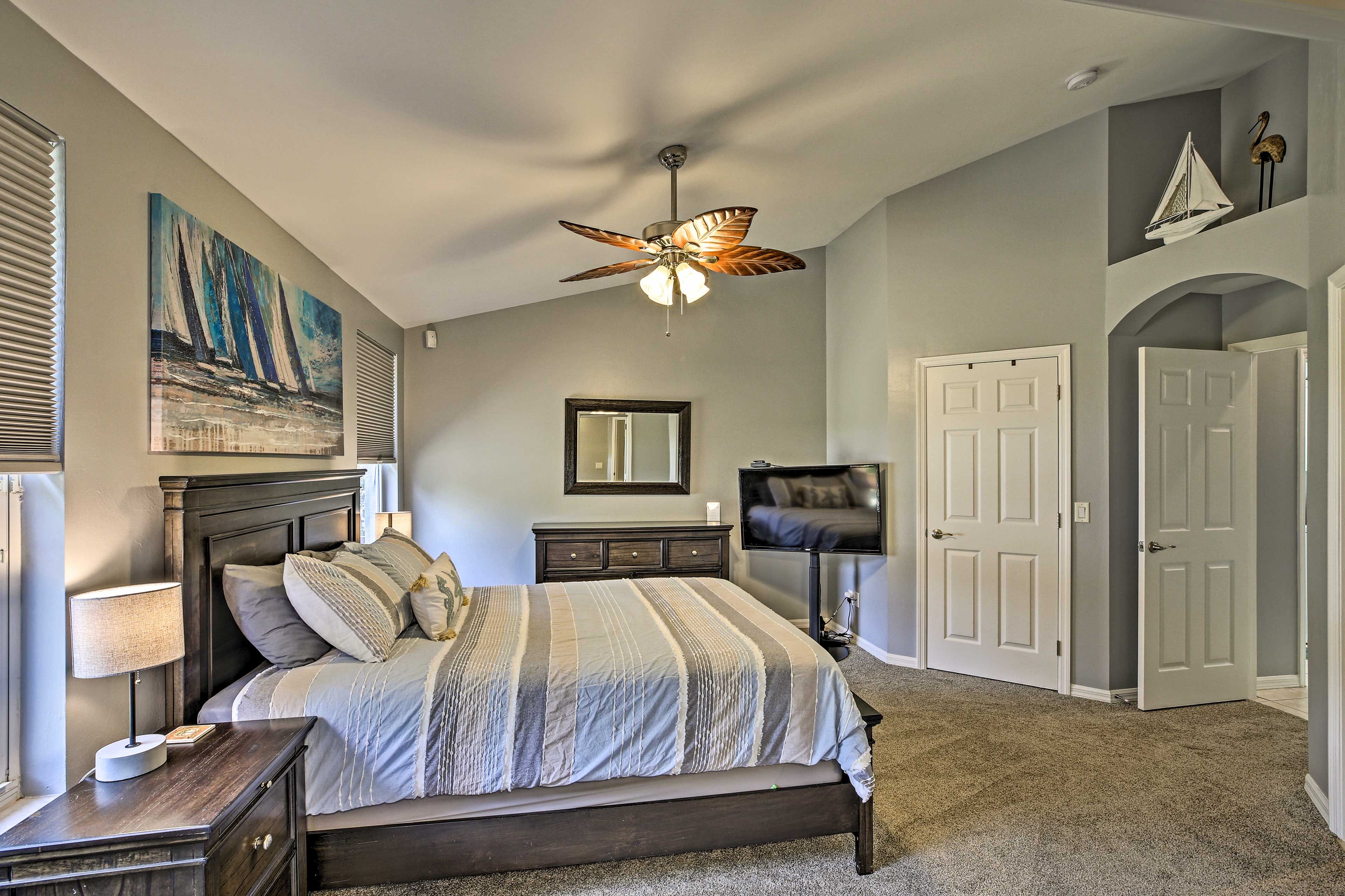 Bedroom 1 | Queen Bed | Smart TV