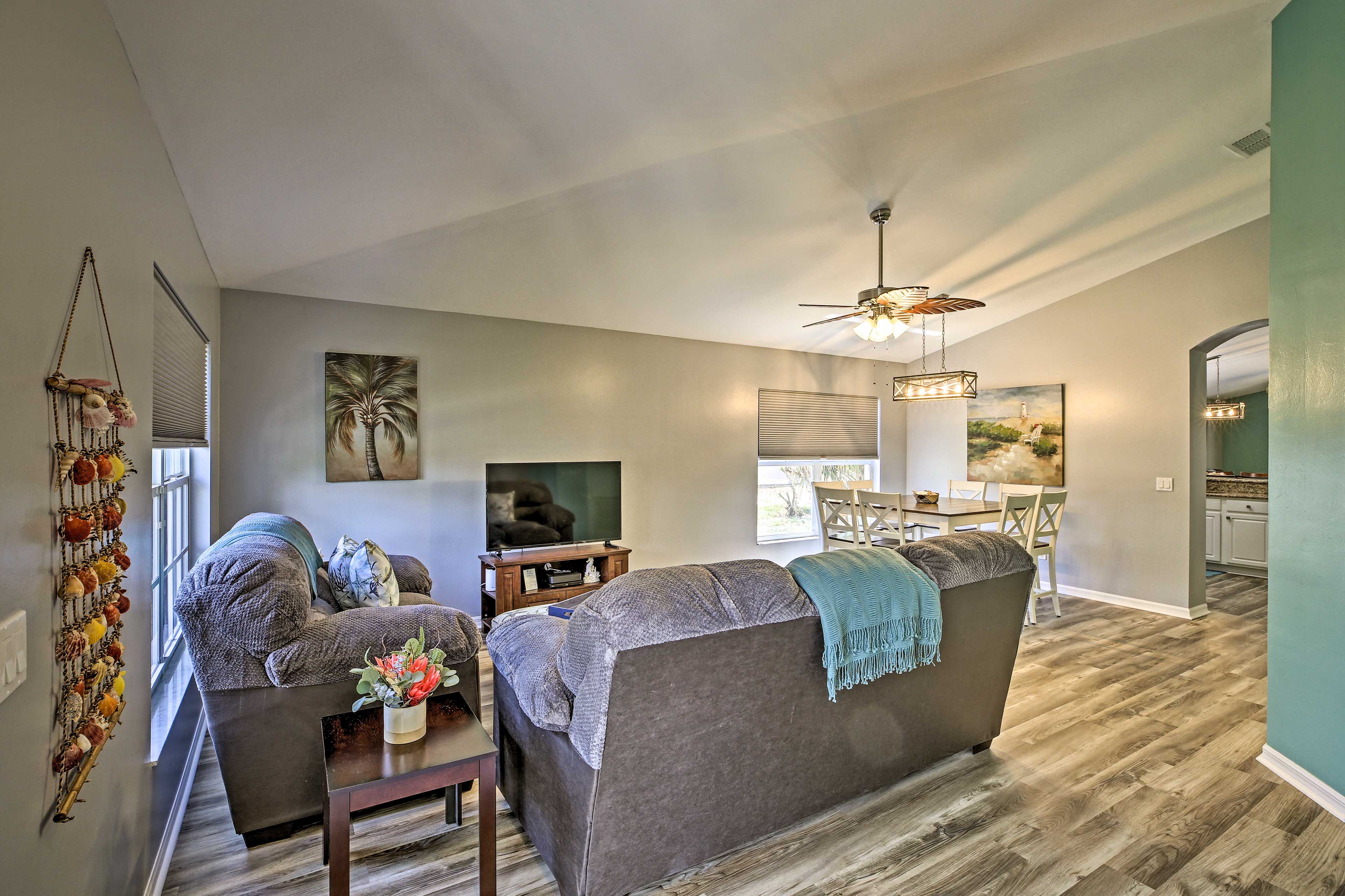 Front Living Room | Smart TV