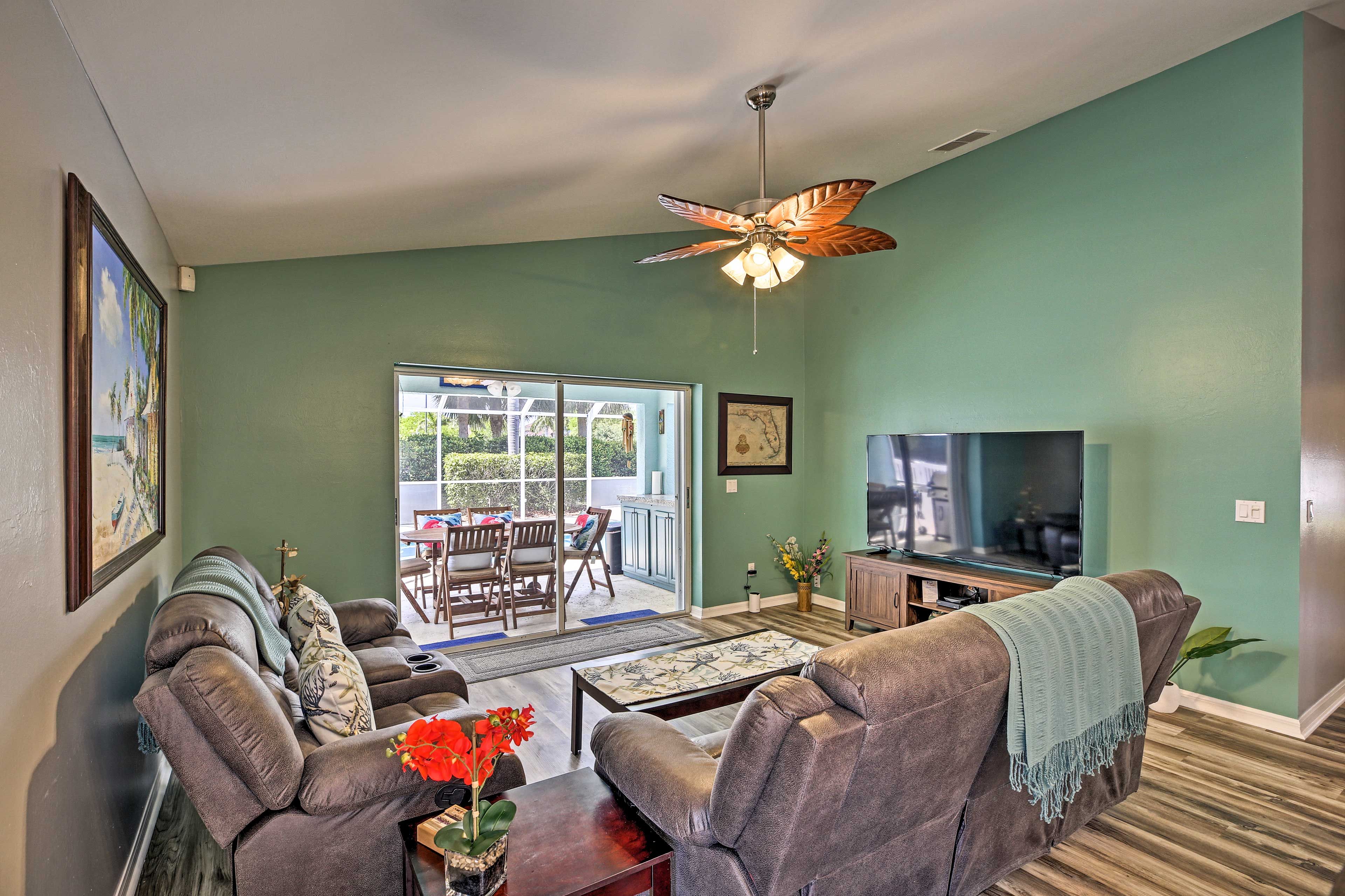 Back Living Room | Smart TV w/ Cable
