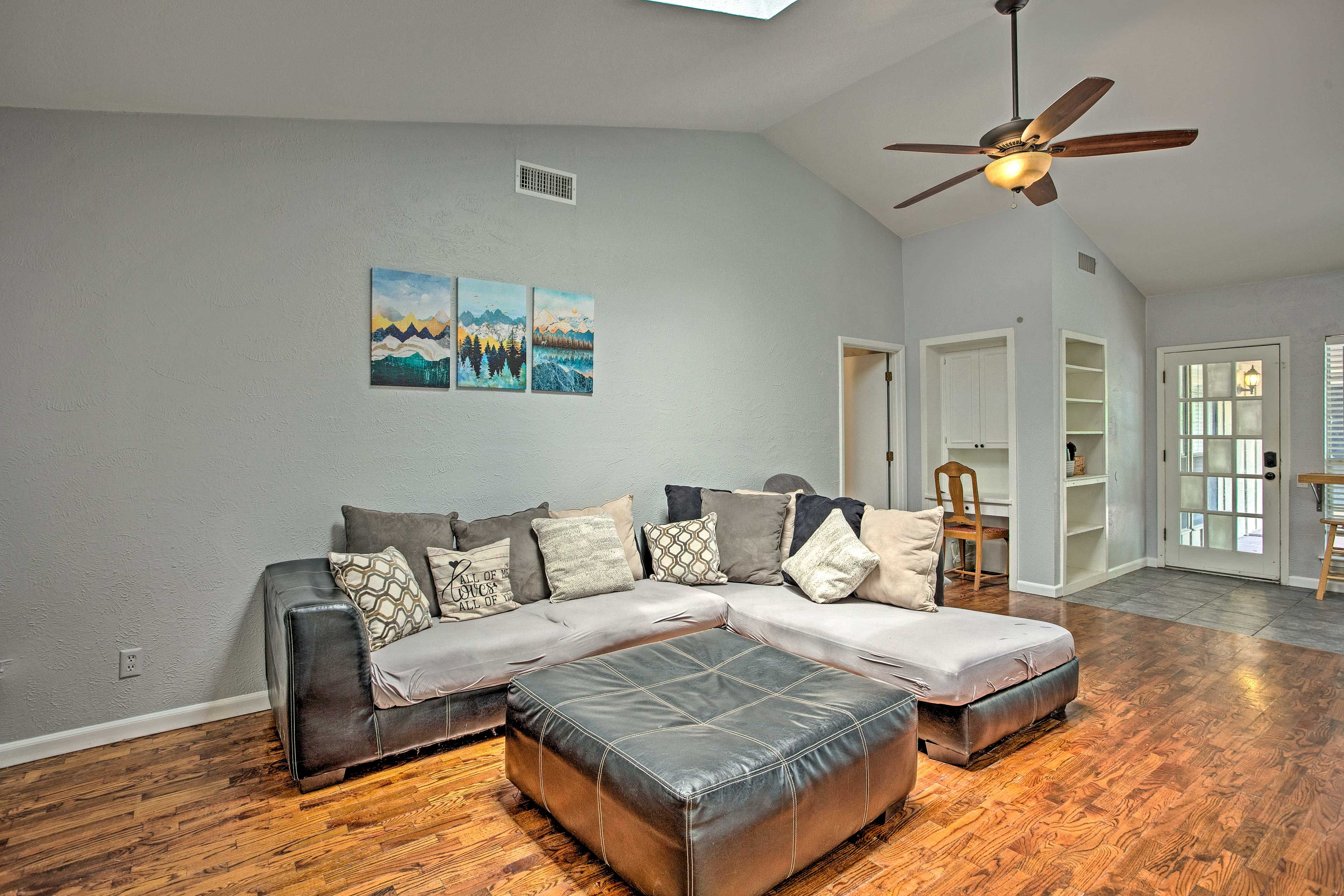 Living Room | Smart TV