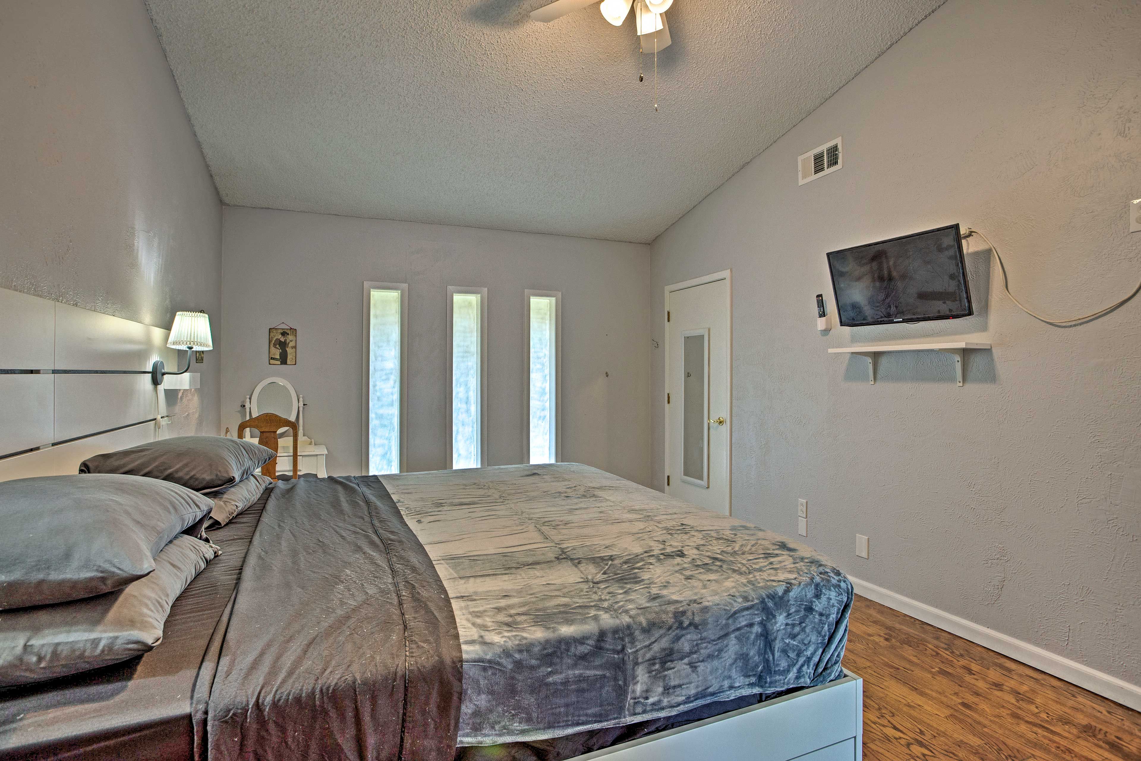 Bedroom 1 | King Bed