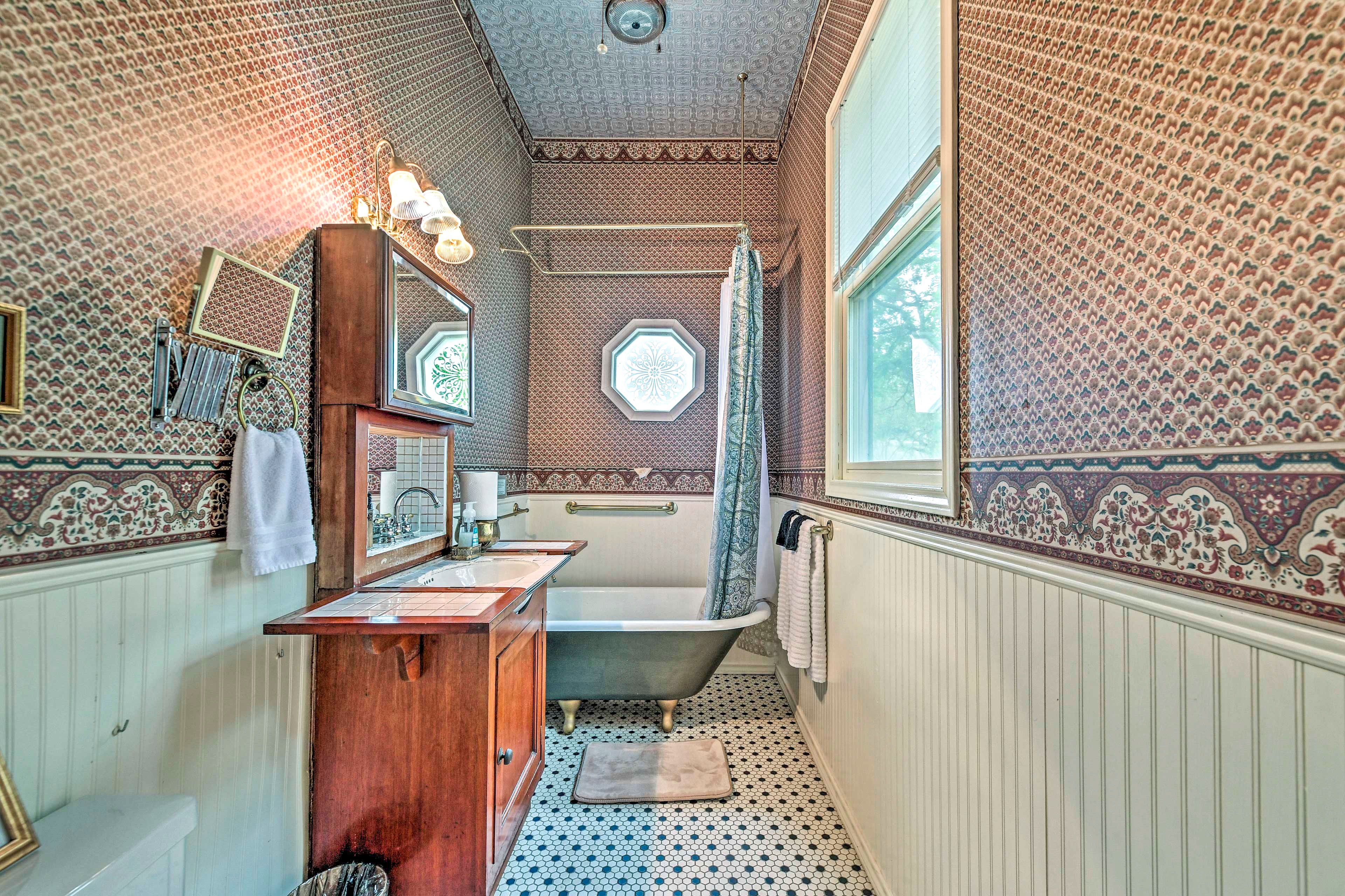 En-Suite Bathroom