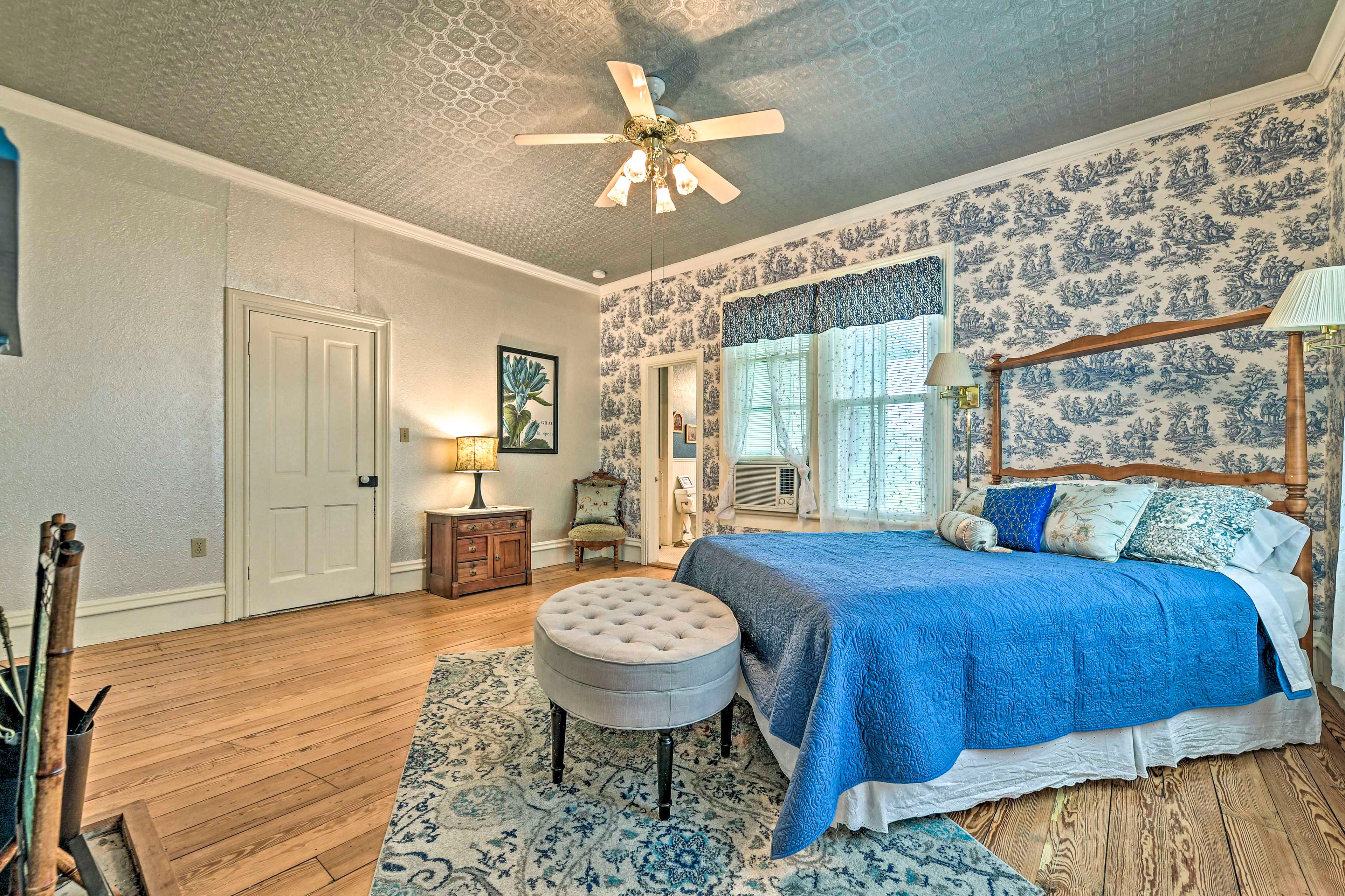 Bedroom 2 | Queen Bed