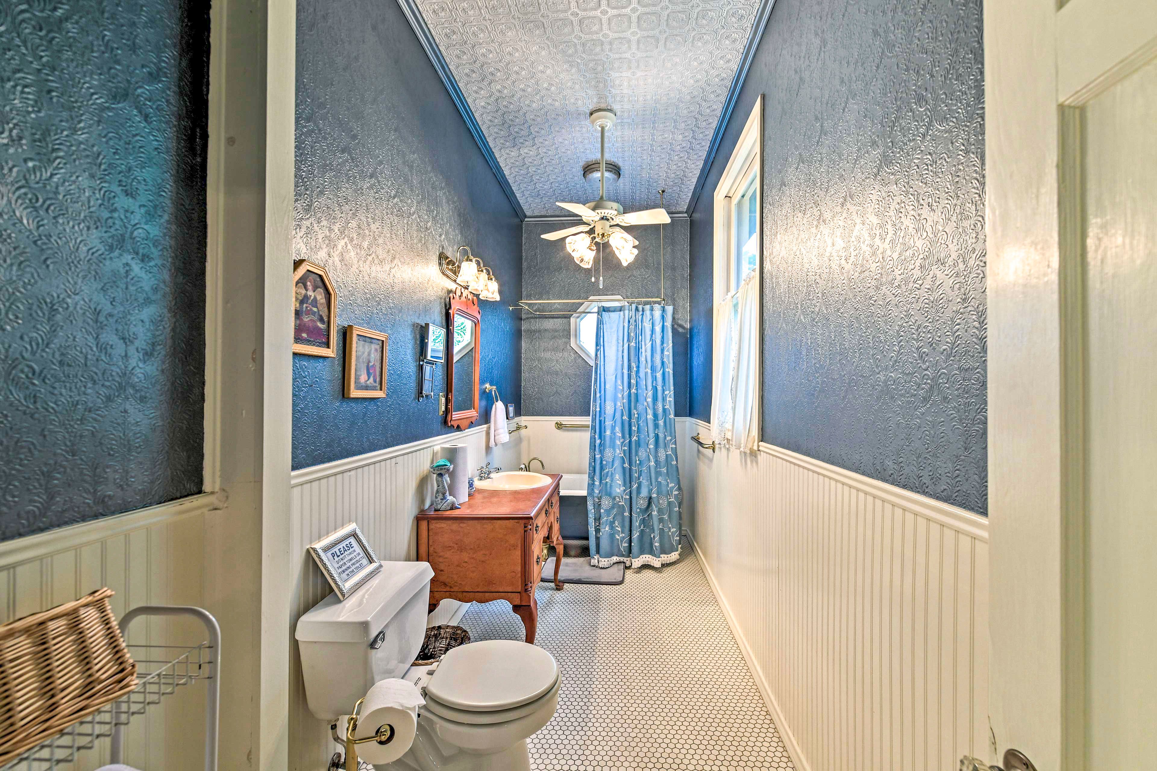 En-Suite Bathroom