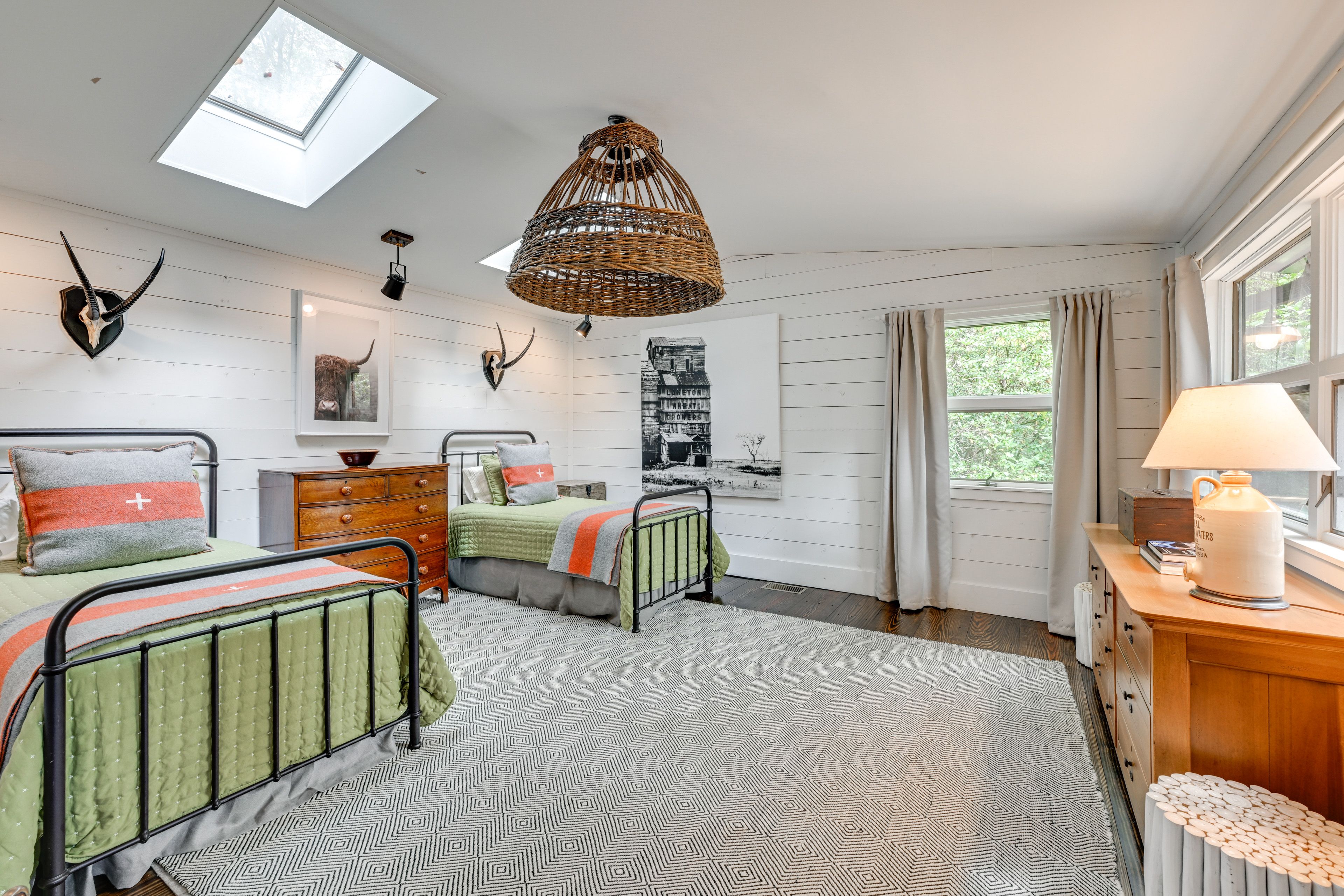 Bedroom 3 | 2 Twin Beds | Linens Provided | Main Floor