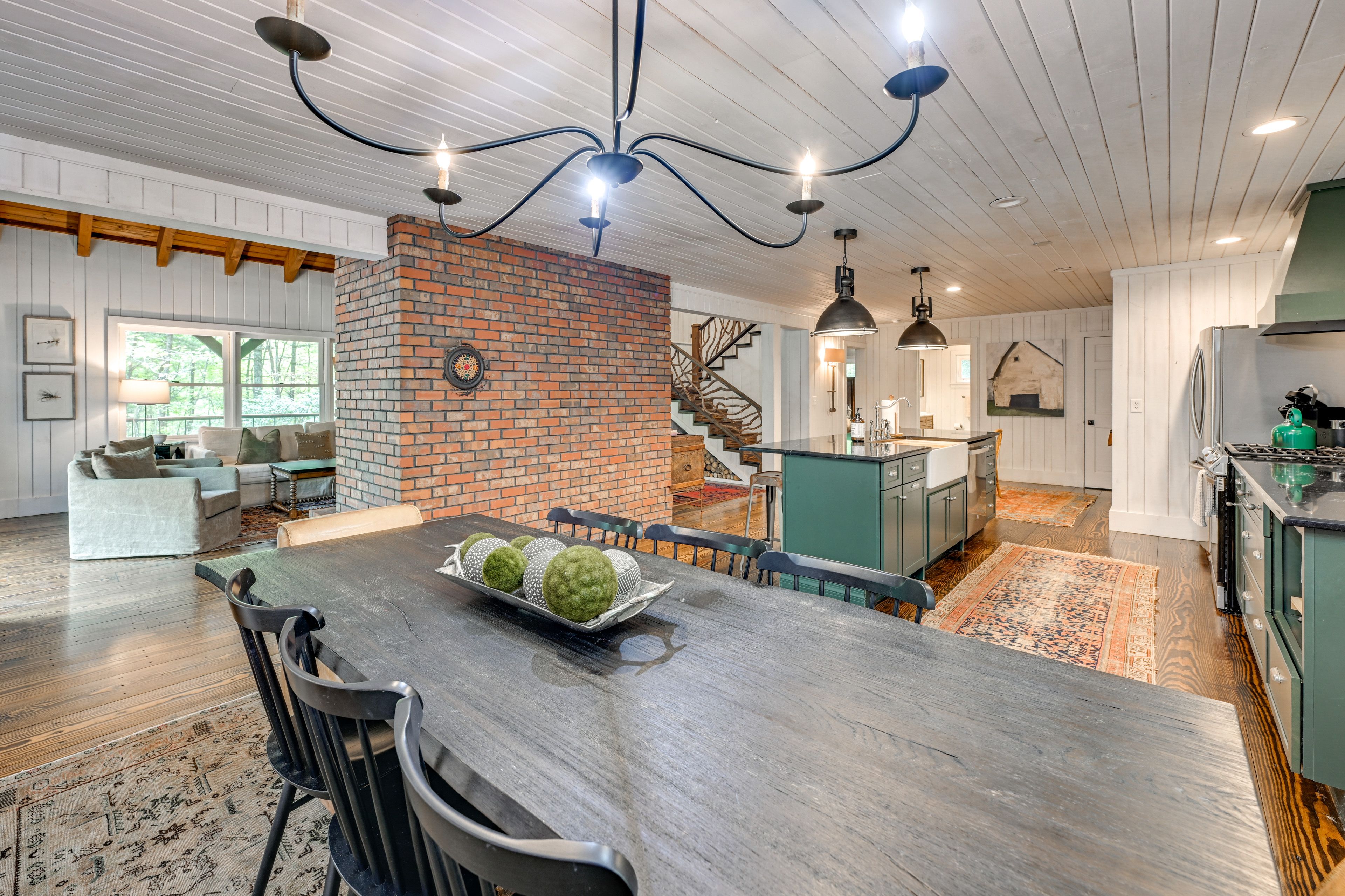 Dining Area | Dishes & Flatware Provided