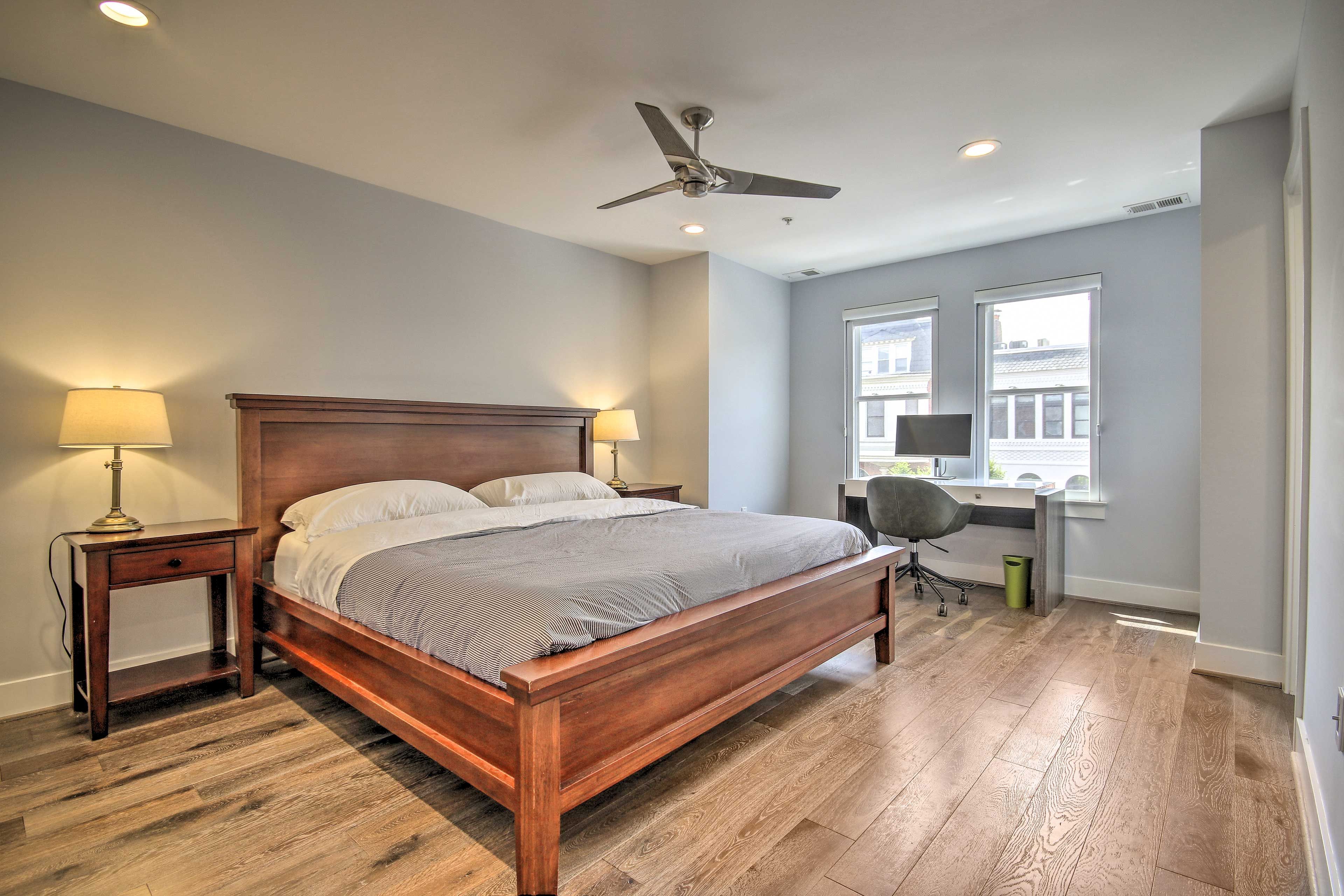Bedroom 1 | King Bed