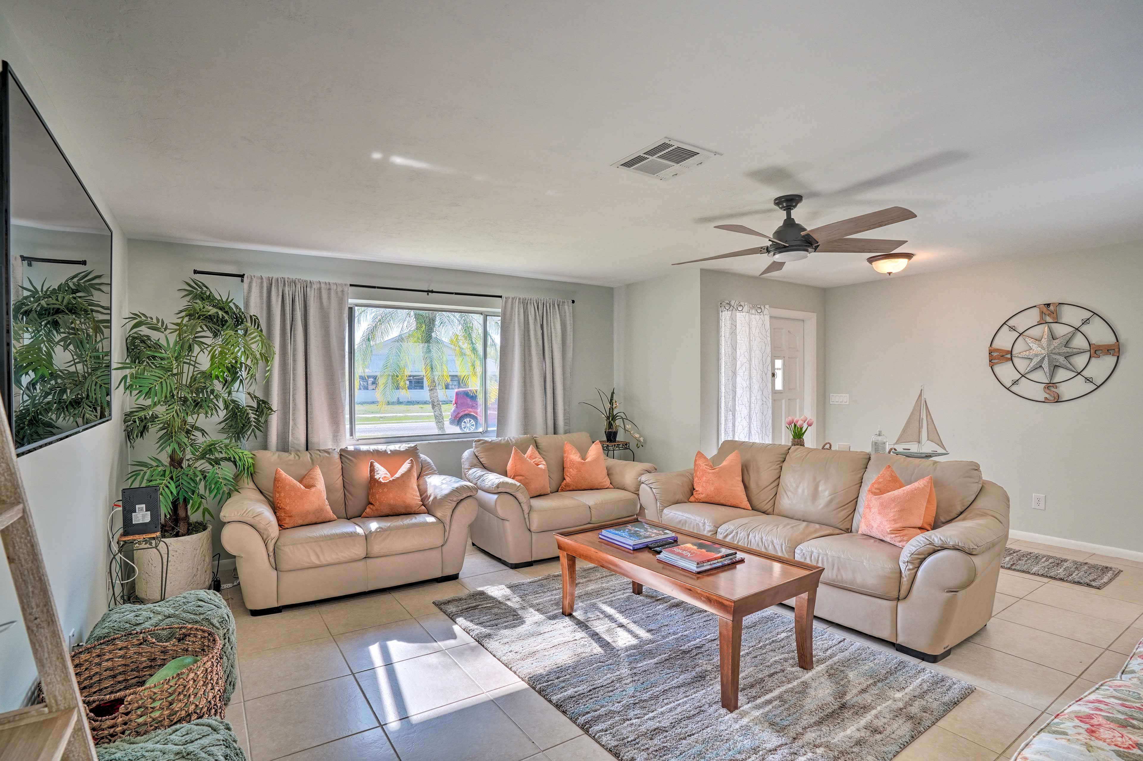 Living Room | Smart TV | Free WiFi