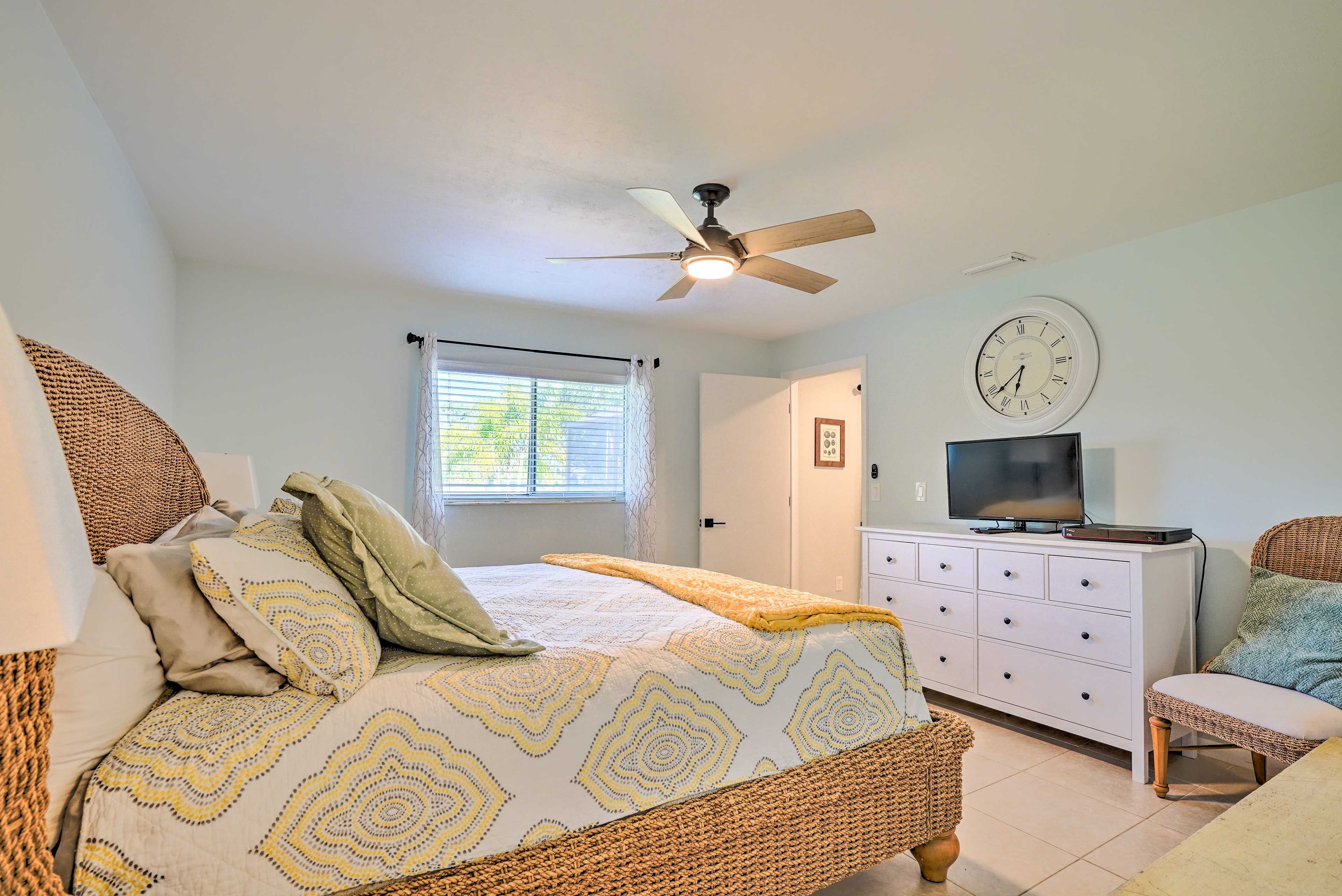 Bedroom 1 | Smart TV