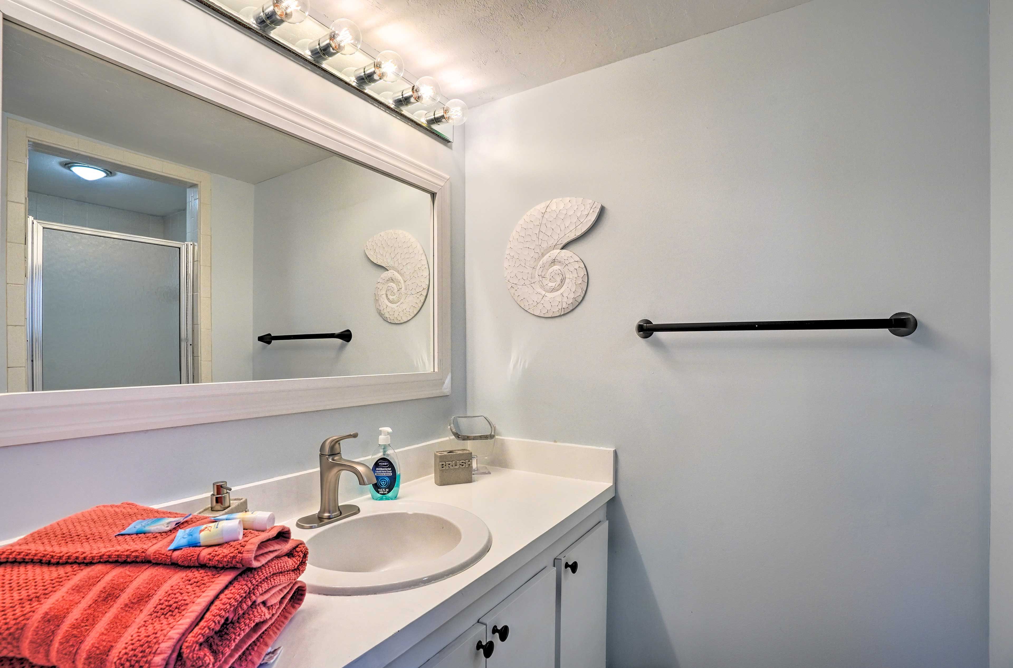 En-Suite Bathroom | Towels Provided