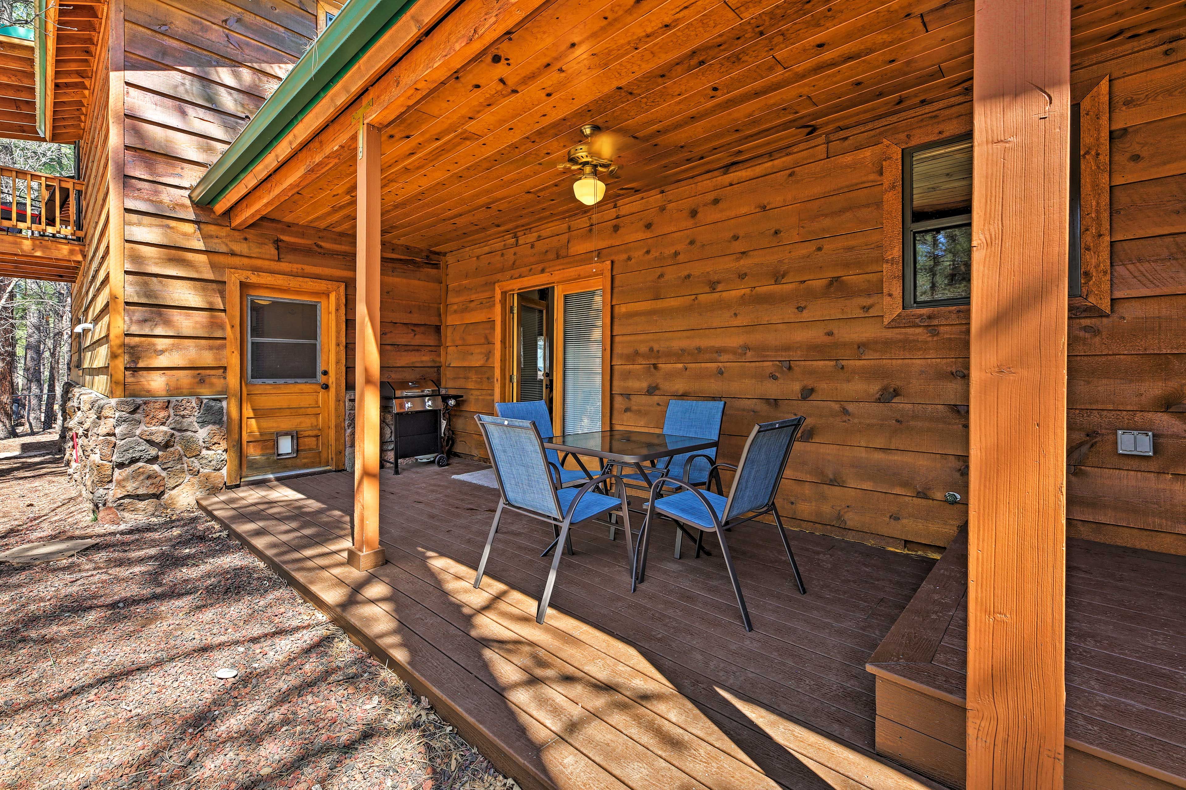 Private Covered Deck | Gas Grill | Outdoor Dining Table