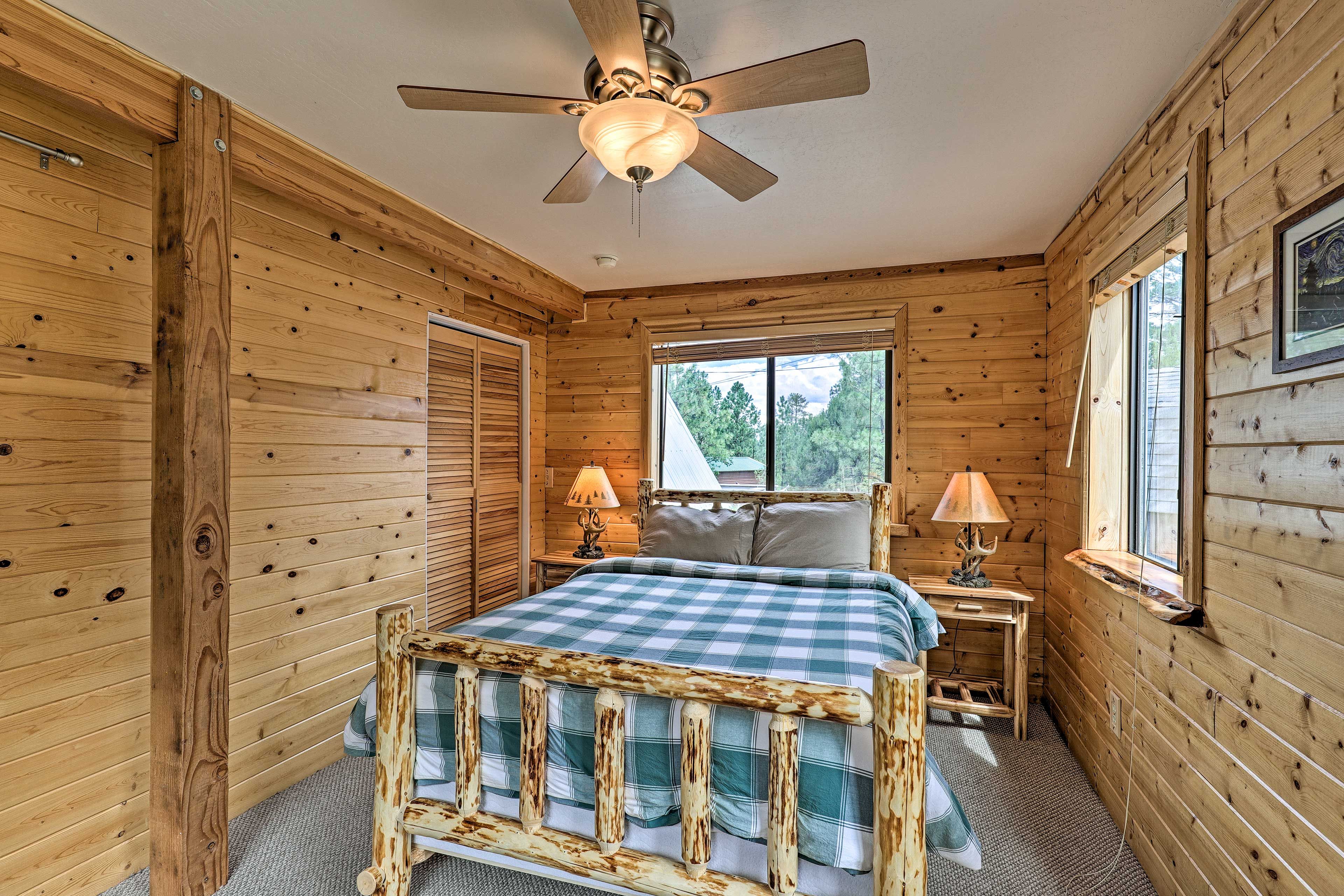 Bedroom 1 | Queen Bed | 1st Floor