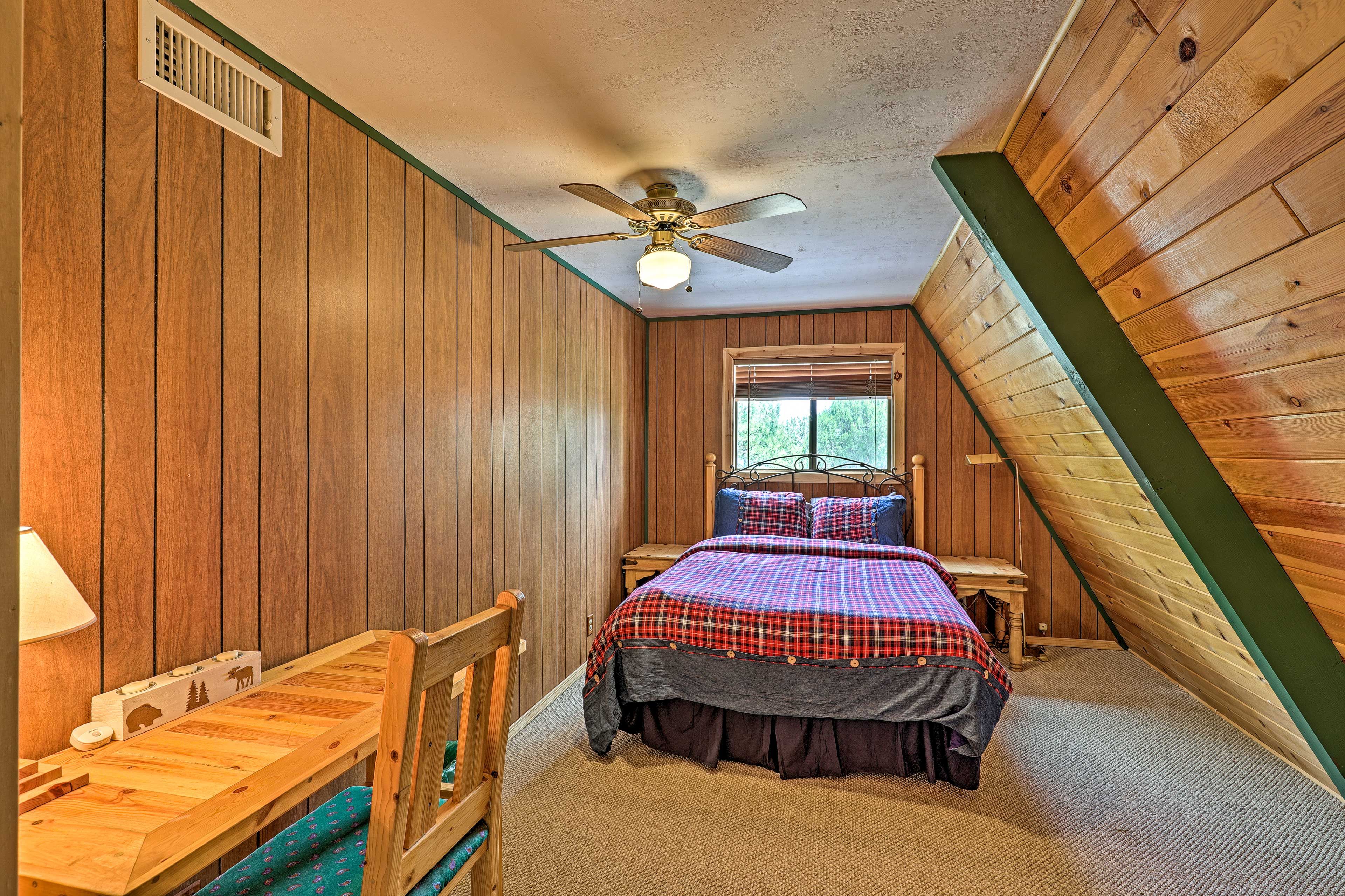 Bedroom 2 | Queen Bed | 1st Floor